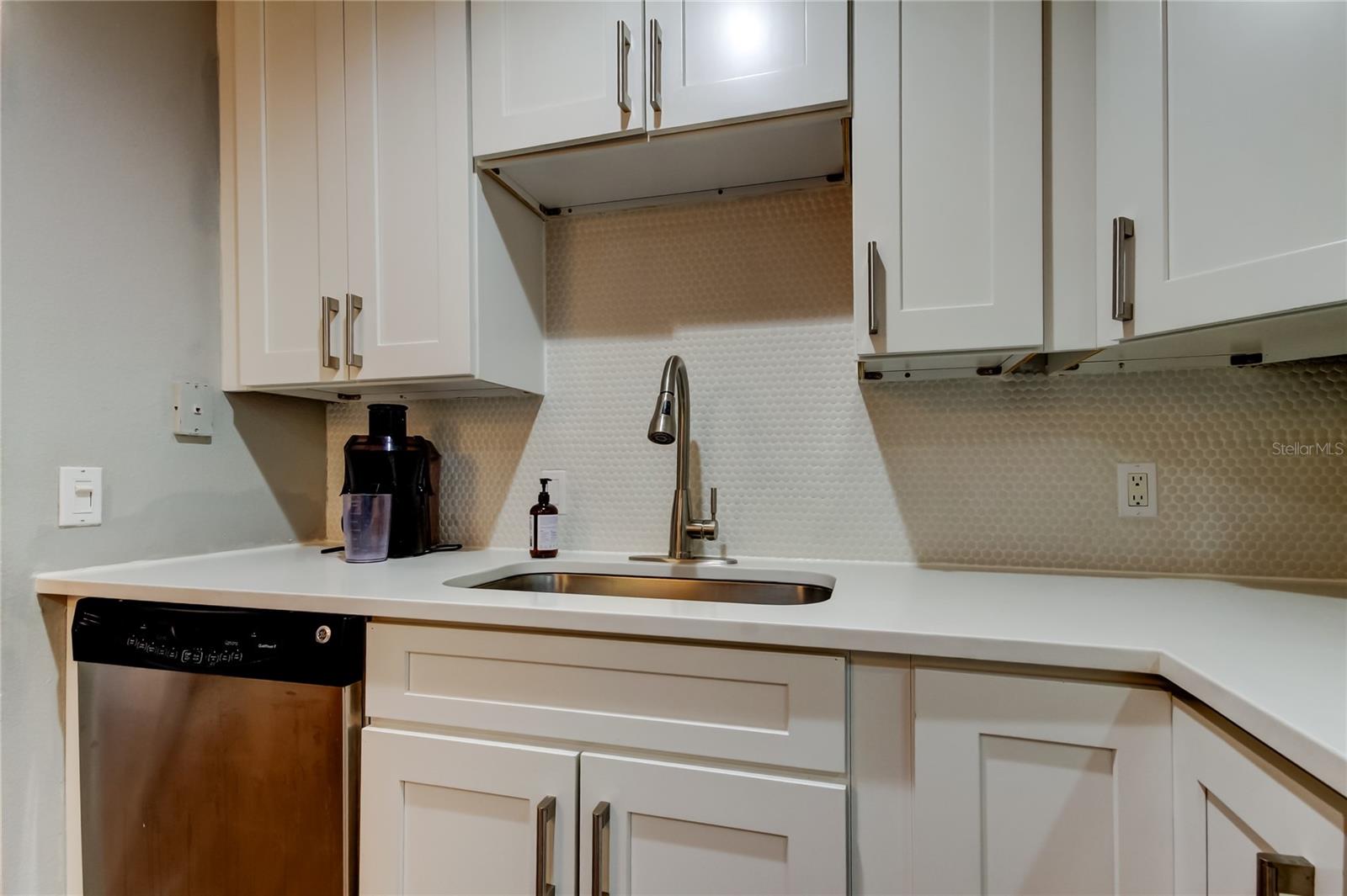 Image 21 of 55 For 9481 Highland Oak Drive 1308