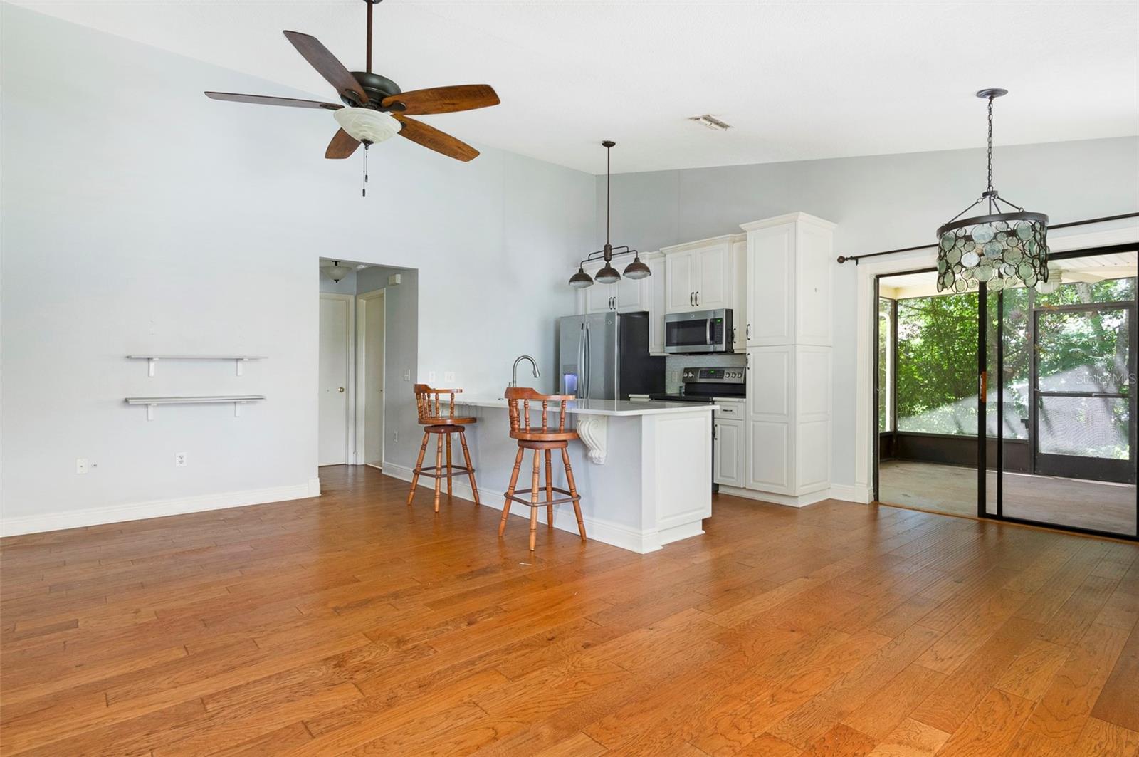 Image 5 of 22 For 13205 Woodward Drive