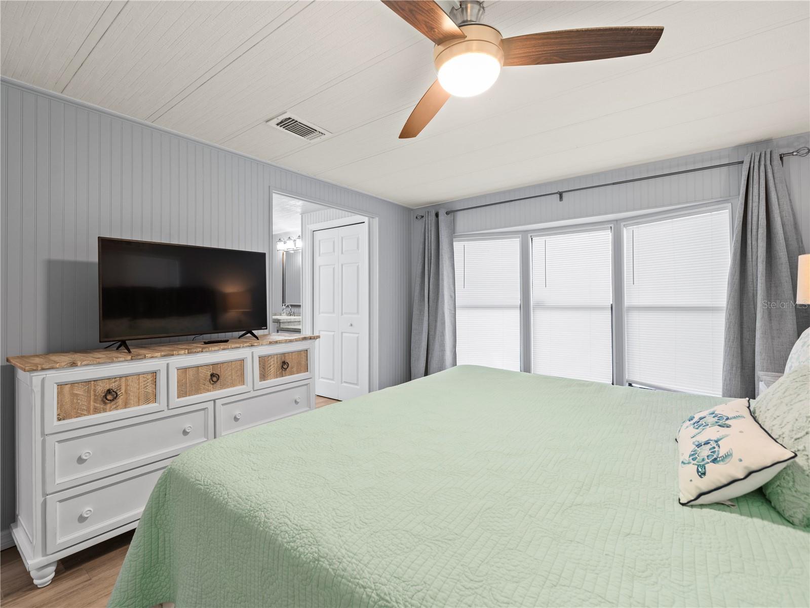 Image 17 of 53 For 6999 Richard Drive
