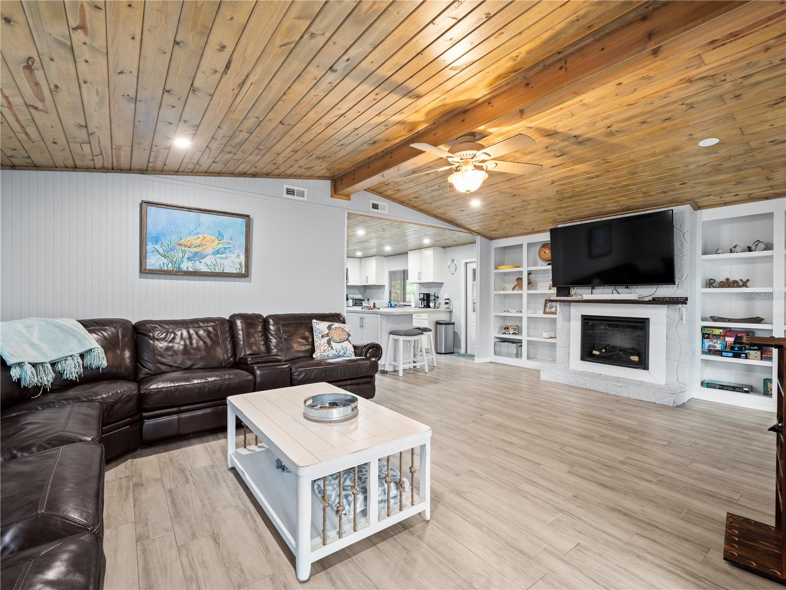 Image 4 of 53 For 6999 Richard Drive