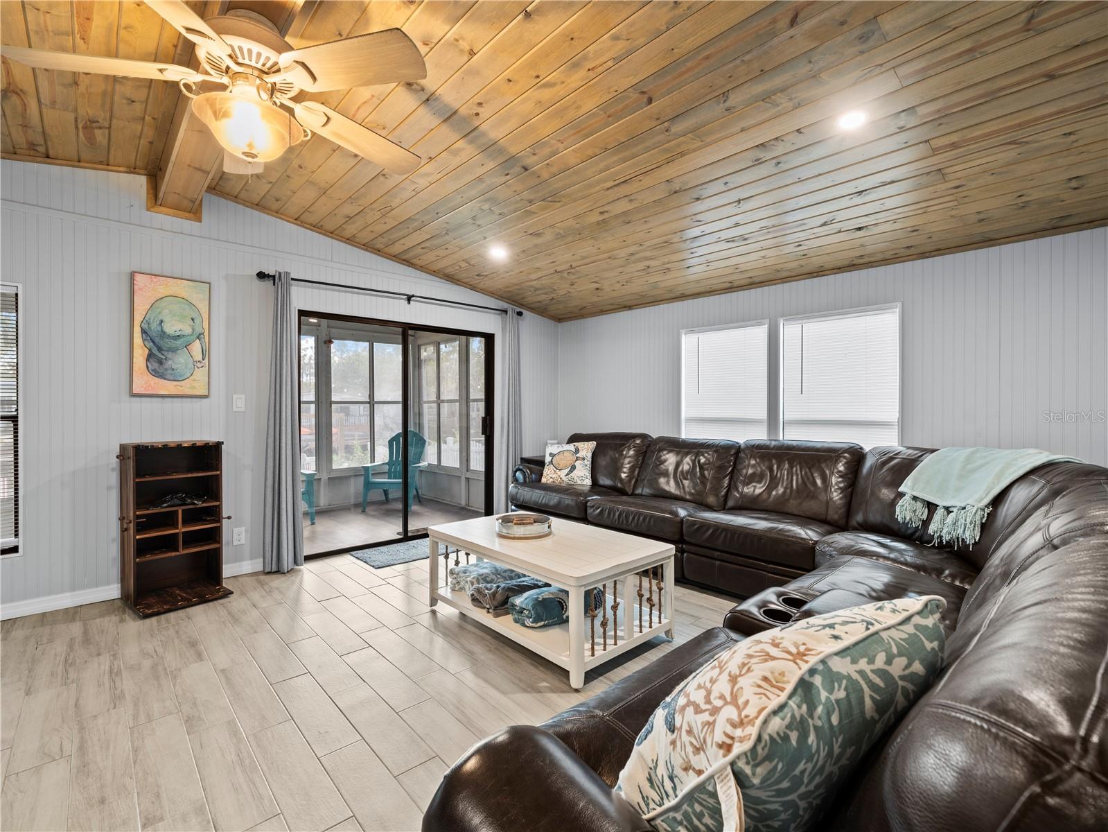 Image 6 of 53 For 6999 Richard Drive
