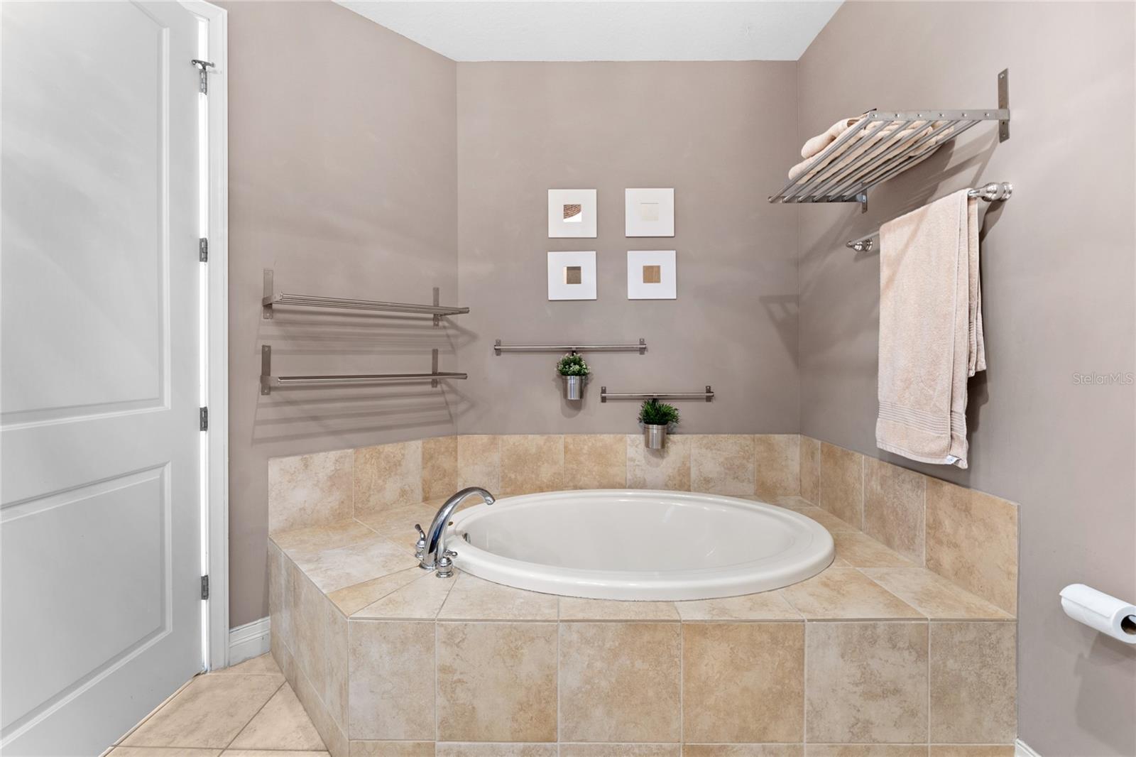 Image 21 of 49 For 1209 Cumberland Avenue 2703