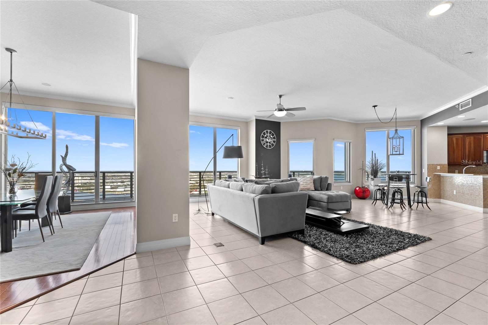 Image 4 of 49 For 1209 Cumberland Avenue 2703
