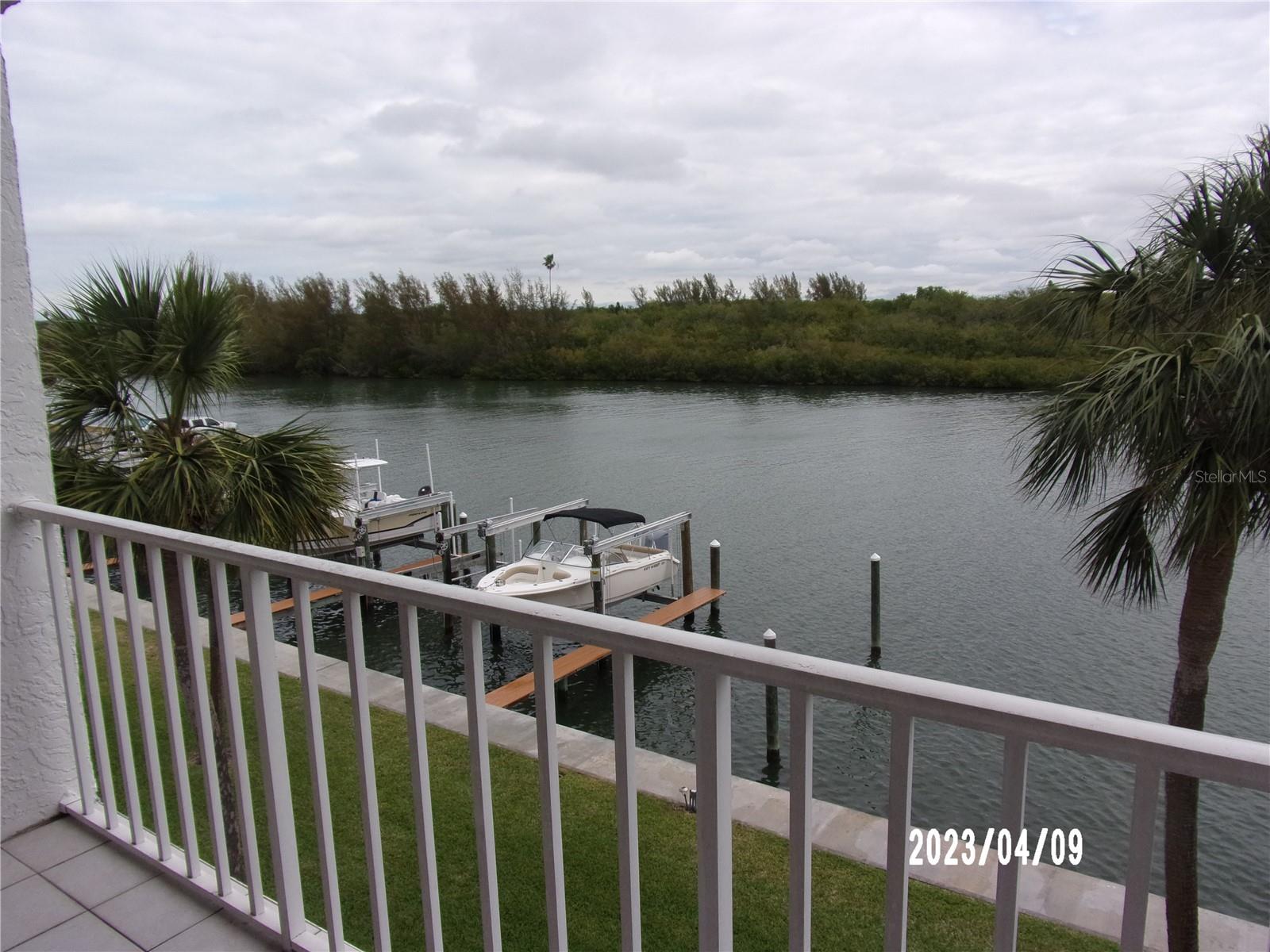 Image 15 of 25 For 18325 Gulf Boulevard 304