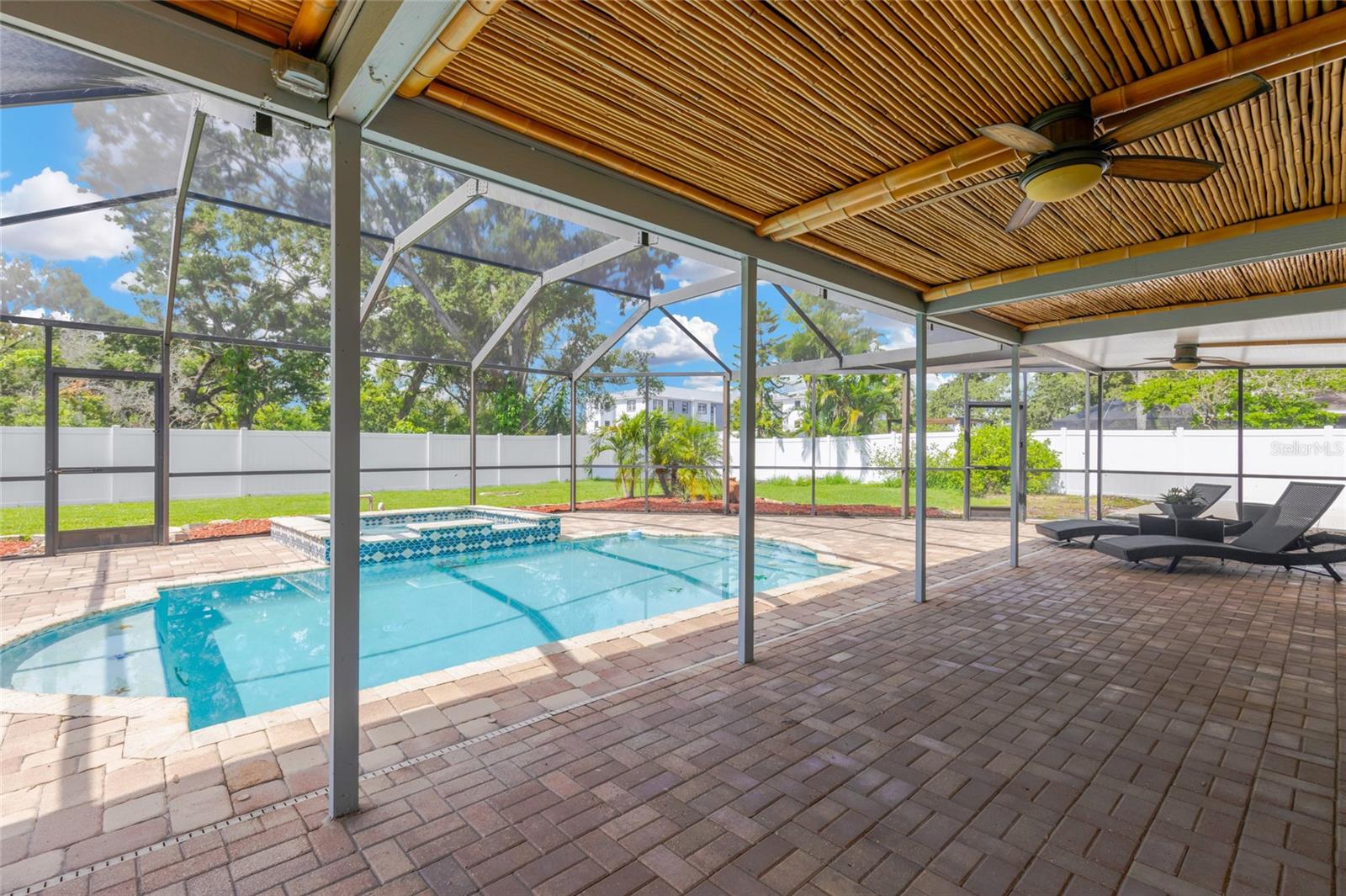 Image 18 of 27 For 10811 Providence Oaks Drive