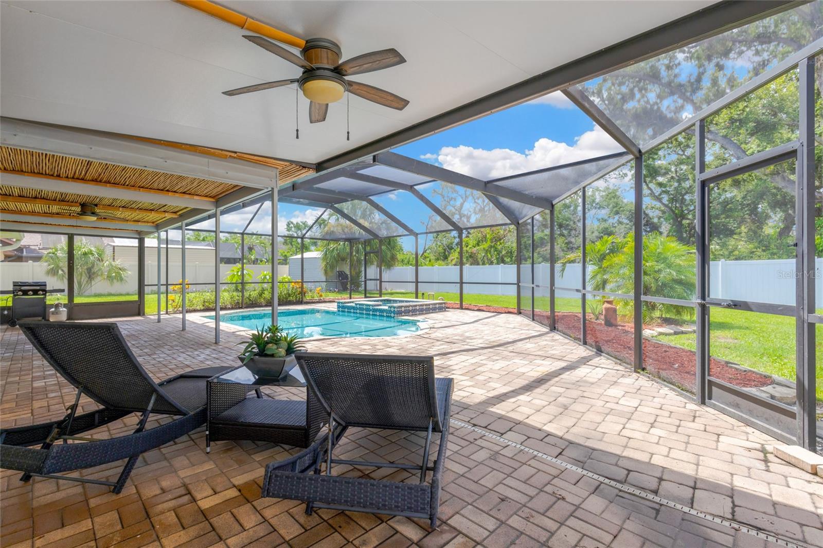 Image 19 of 27 For 10811 Providence Oaks Drive