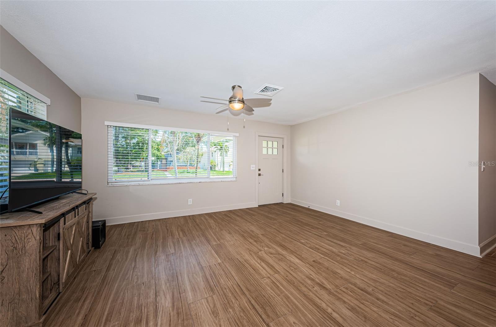 Image 6 of 21 For 1700 Shore Acres Boulevard Ne
