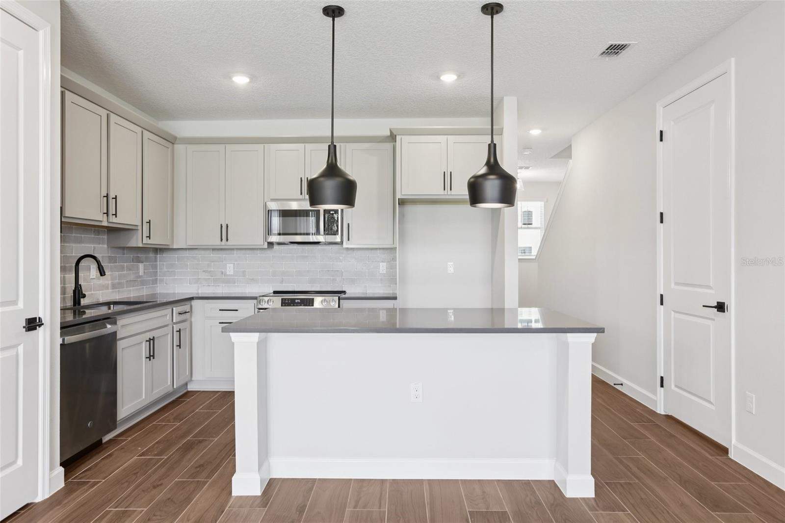 Image 10 of 36 For 7683 Deer Valley Circle