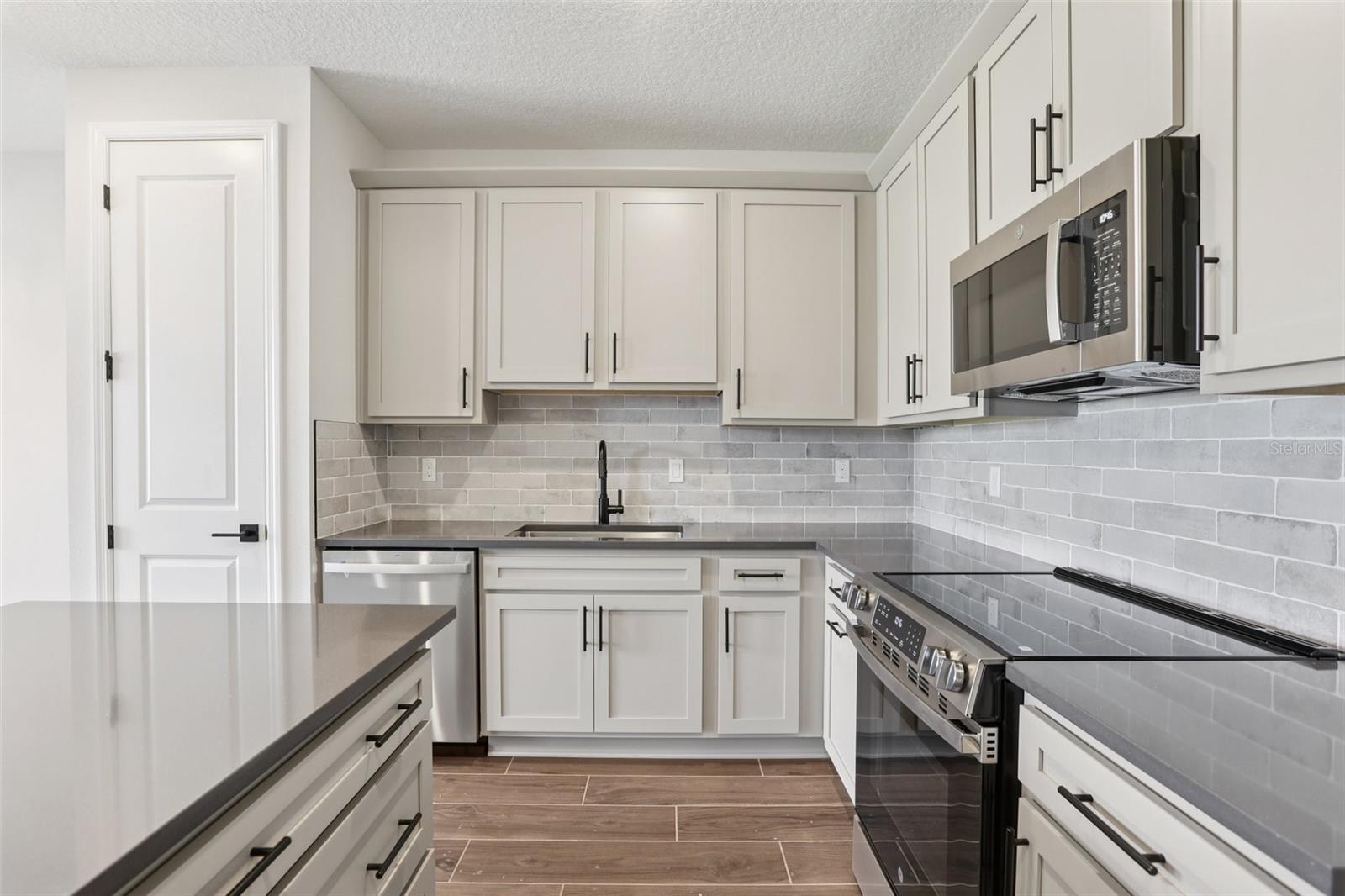 Image 13 of 36 For 7683 Deer Valley Circle