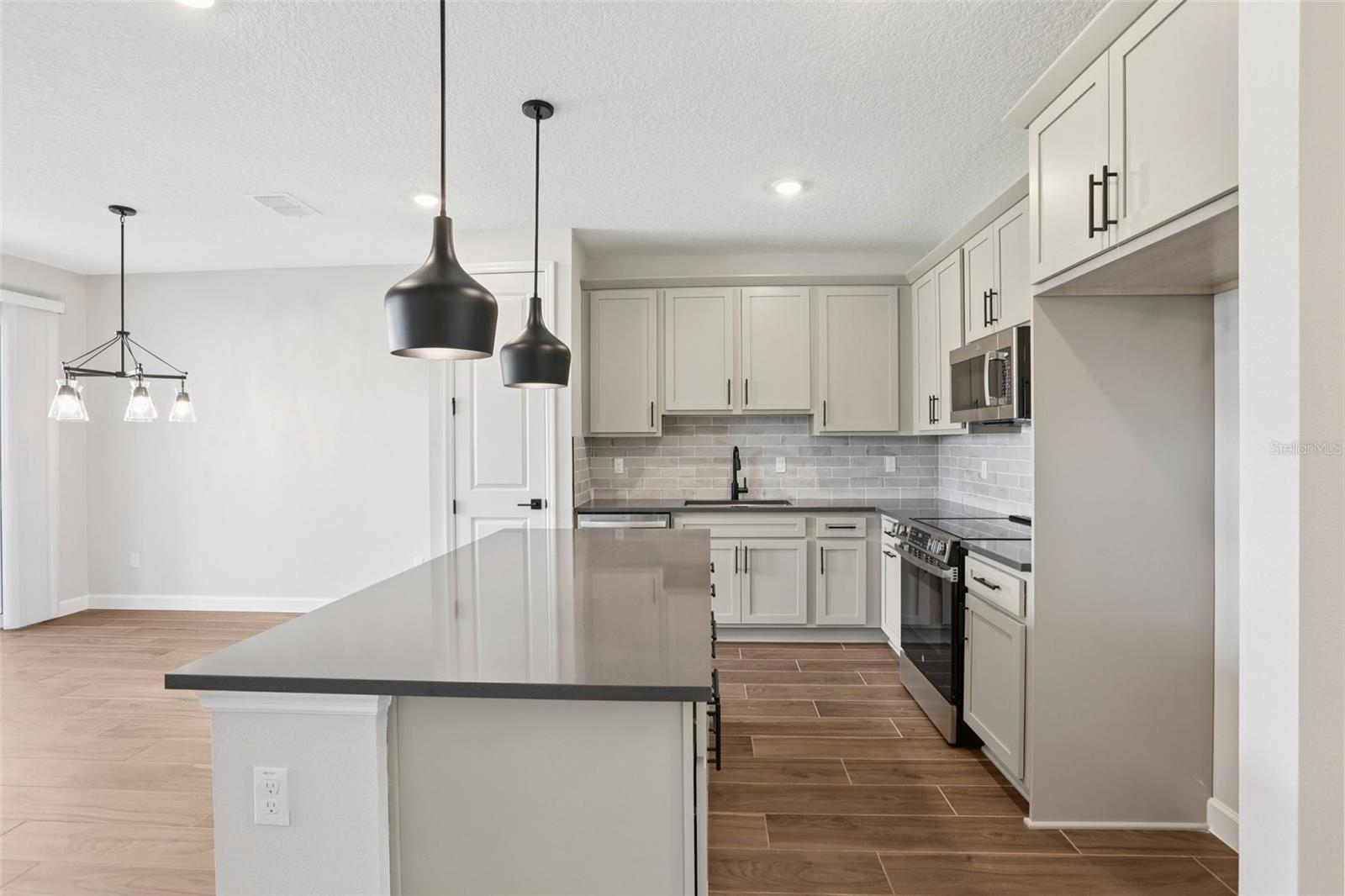 Image 15 of 36 For 7683 Deer Valley Circle