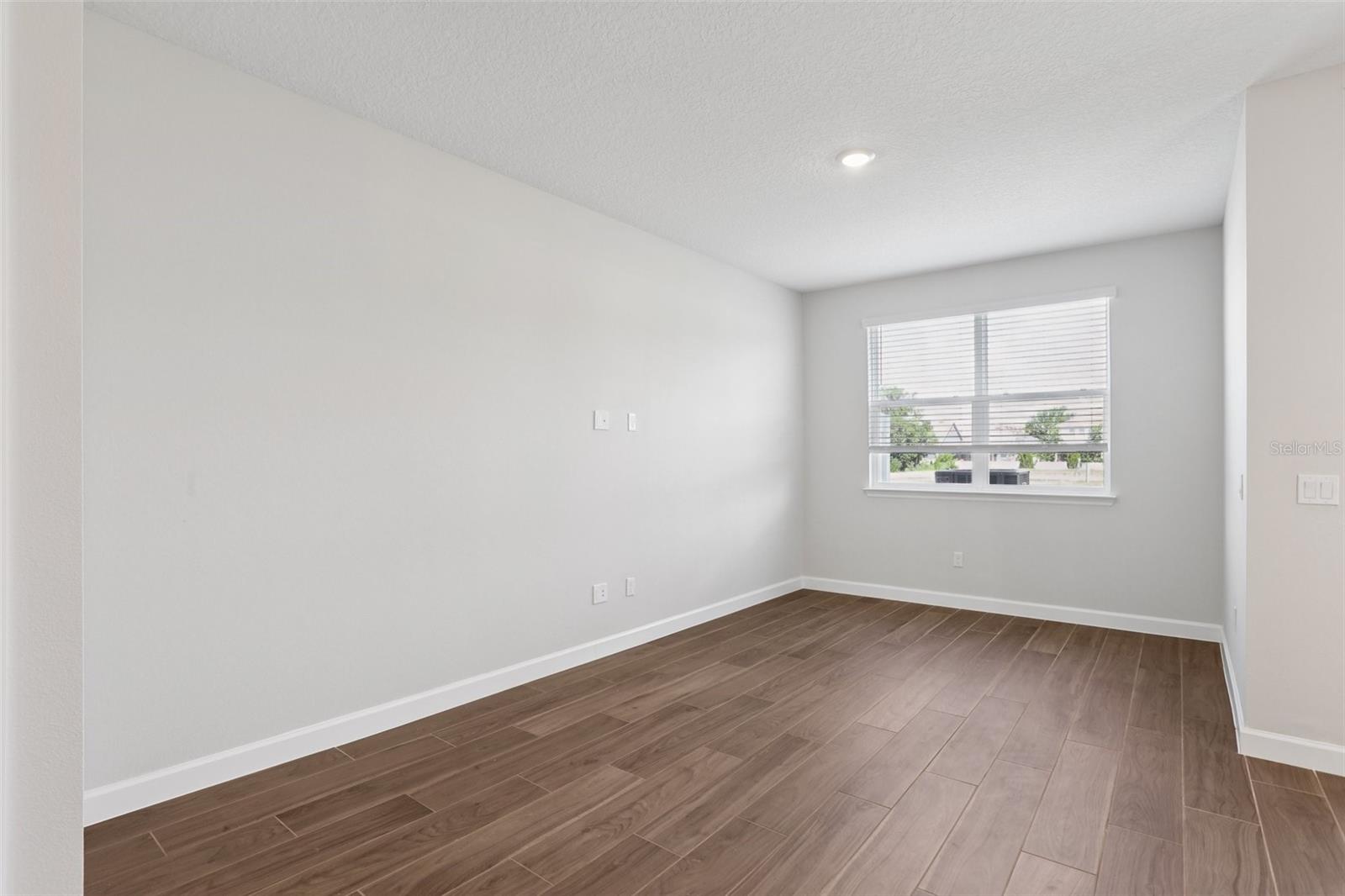 Image 17 of 36 For 7683 Deer Valley Circle
