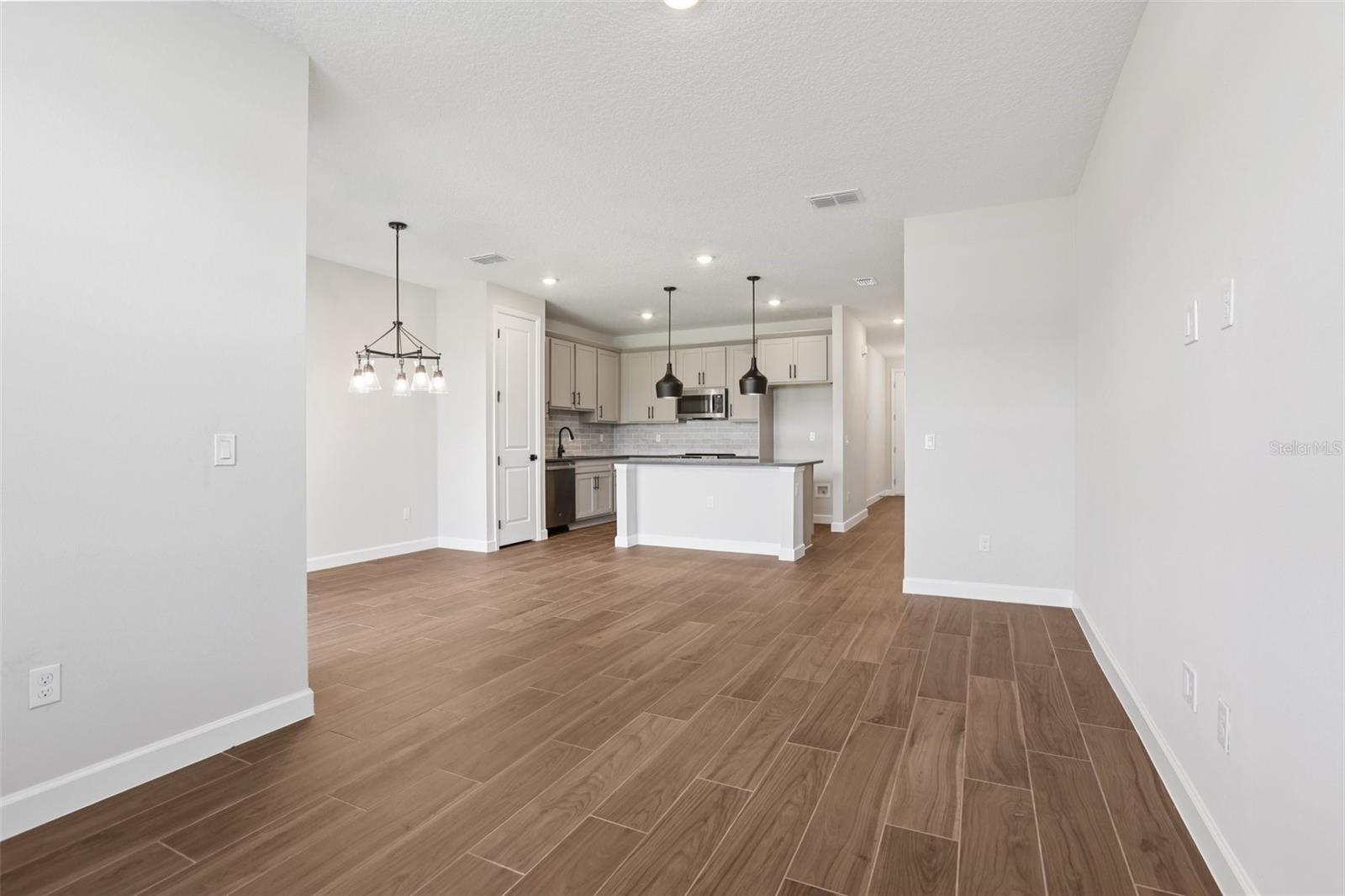 Image 5 of 36 For 7683 Deer Valley Circle
