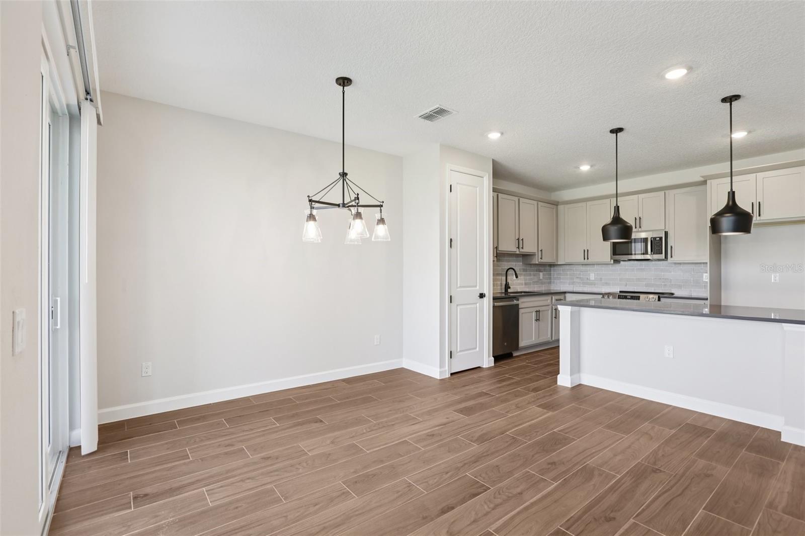 Image 6 of 36 For 7683 Deer Valley Circle