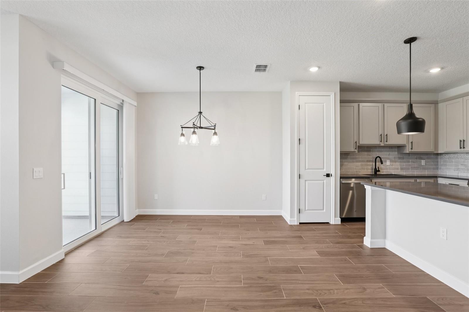 Image 7 of 36 For 7683 Deer Valley Circle