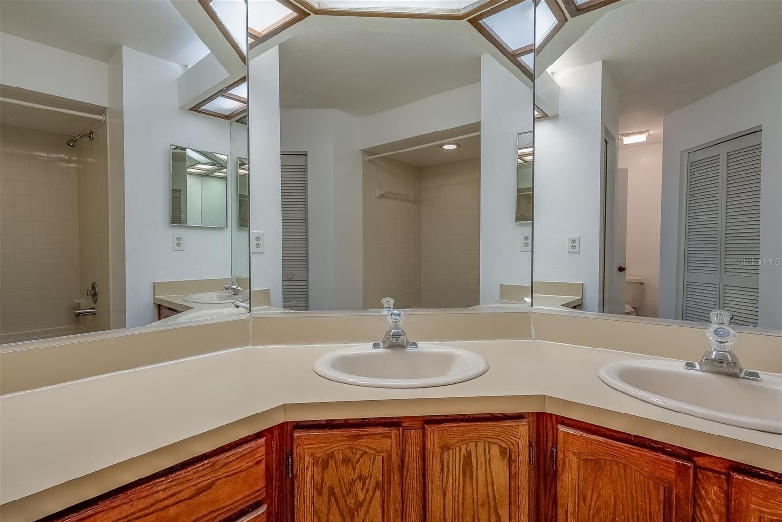 Image 16 of 58 For 2567 Bentley Drive
