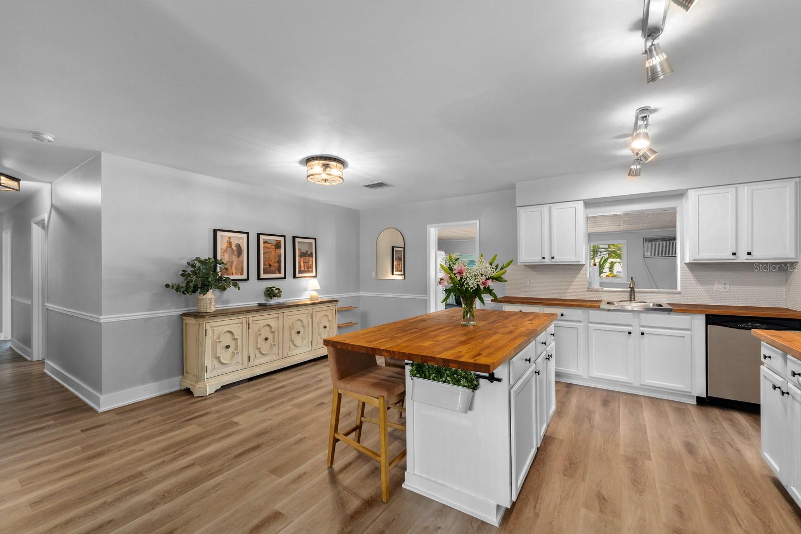 Image 12 of 29 For 2307 Kingsway Road
