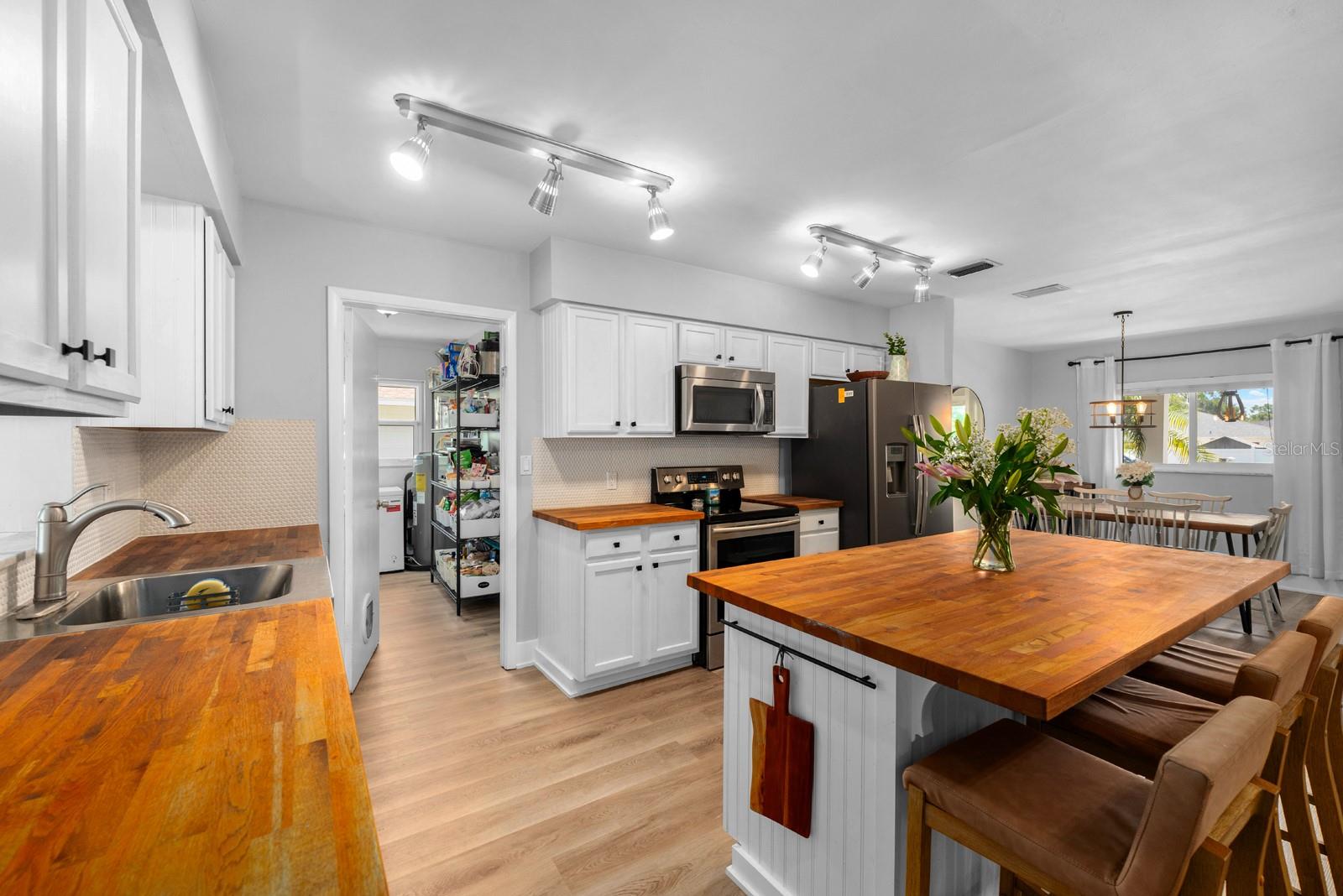Image 13 of 29 For 2307 Kingsway Road