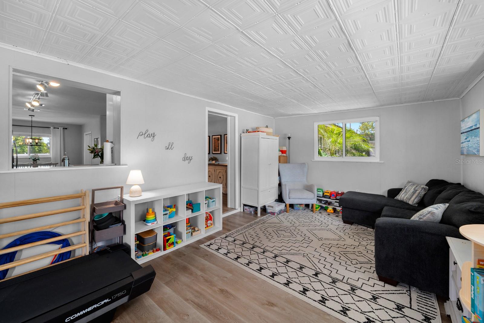 Image 16 of 29 For 2307 Kingsway Road