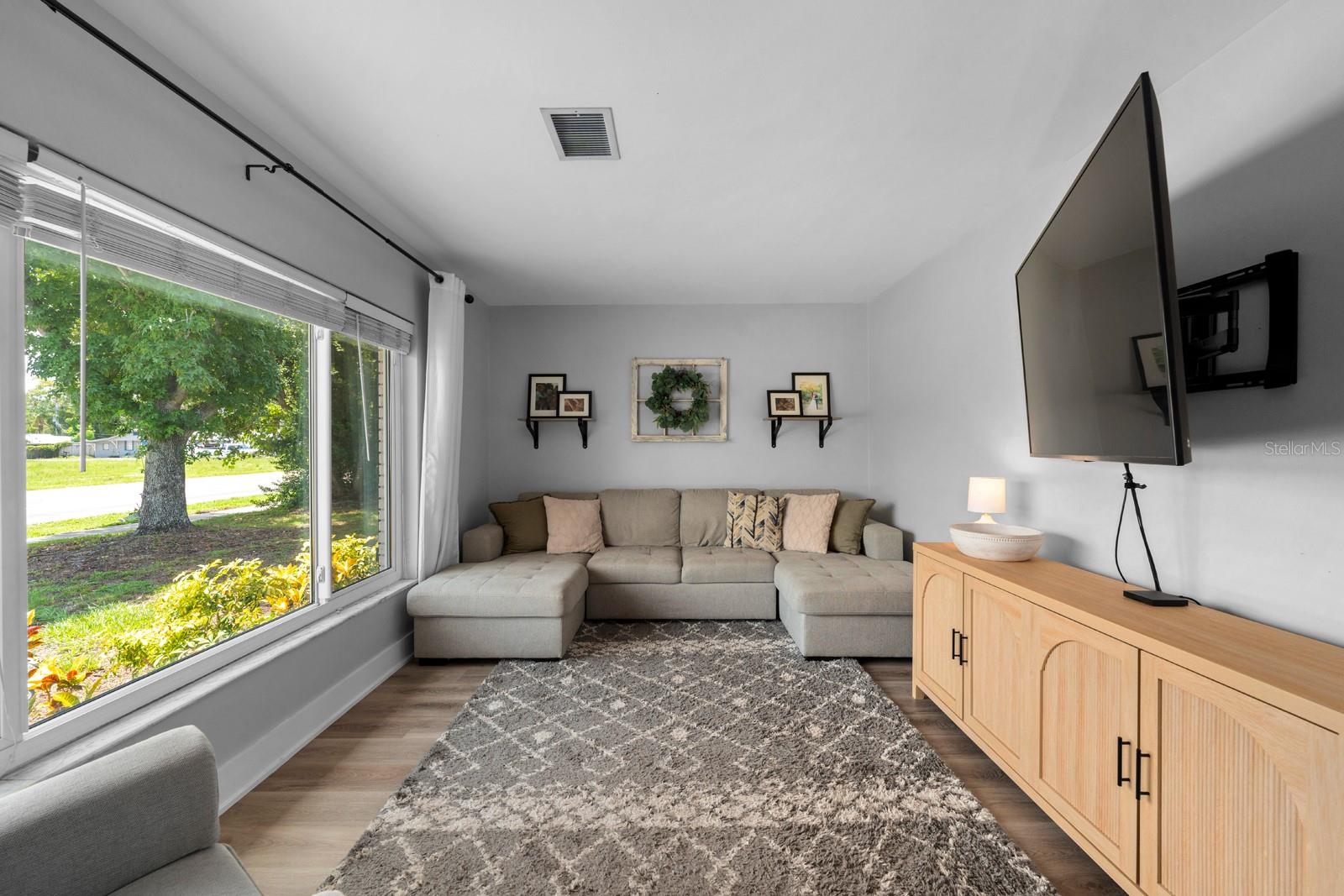 Image 22 of 29 For 2307 Kingsway Road