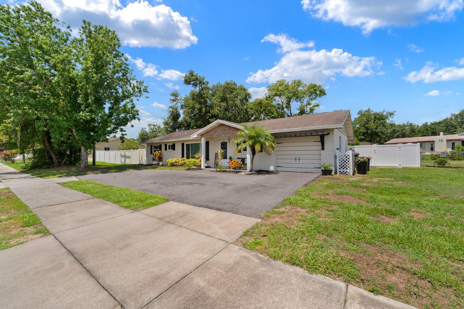 Image 8 of 29 For 2307 Kingsway Road