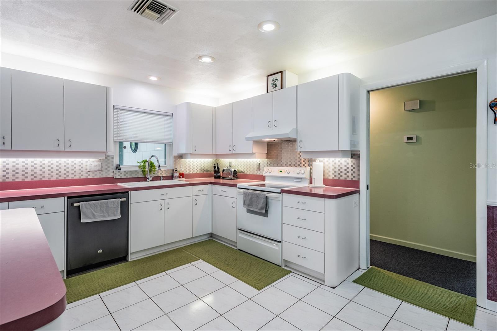 Image 11 of 39 For 1810 Orange Hill Drive