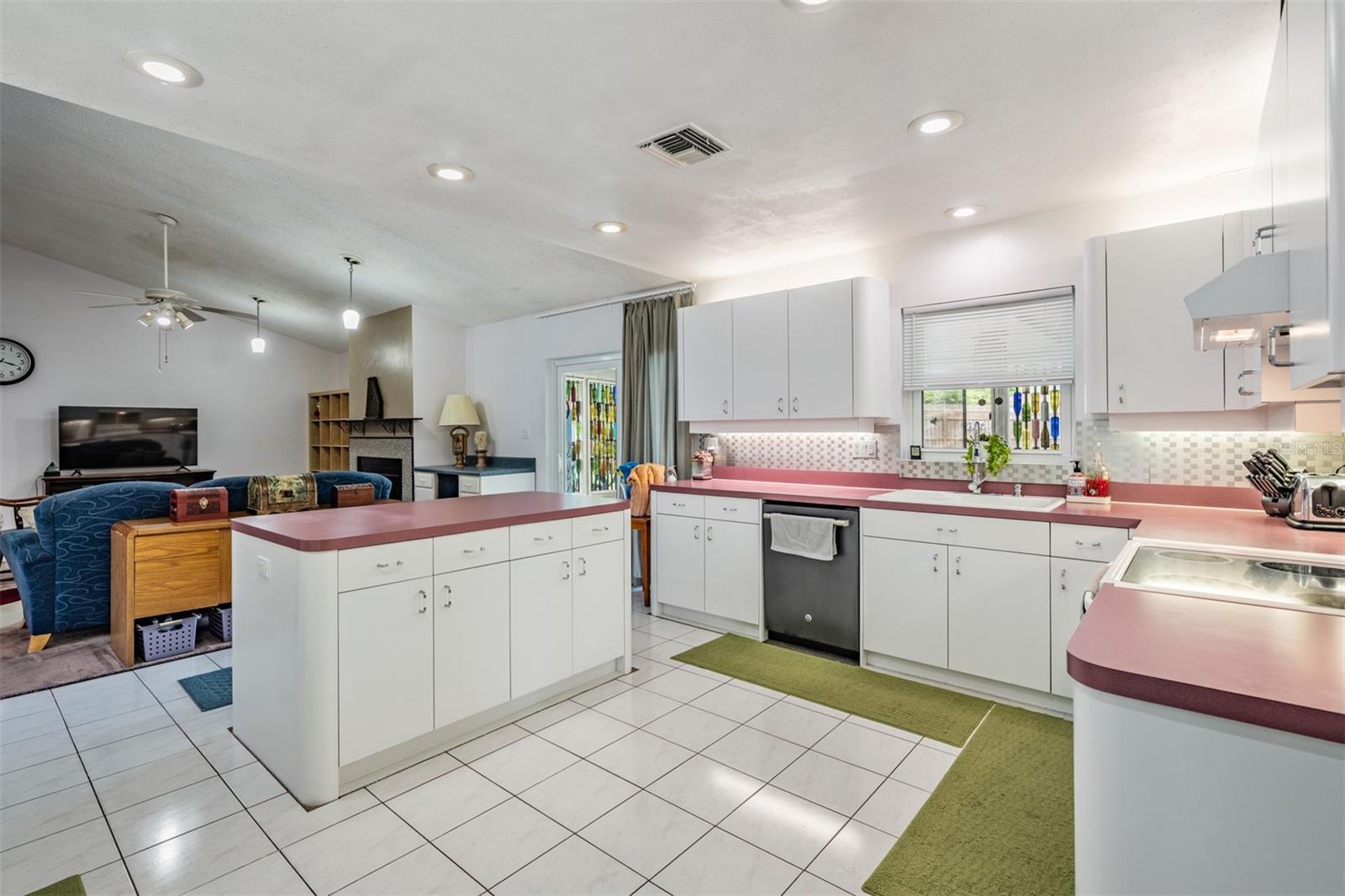 Image 9 of 39 For 1810 Orange Hill Drive