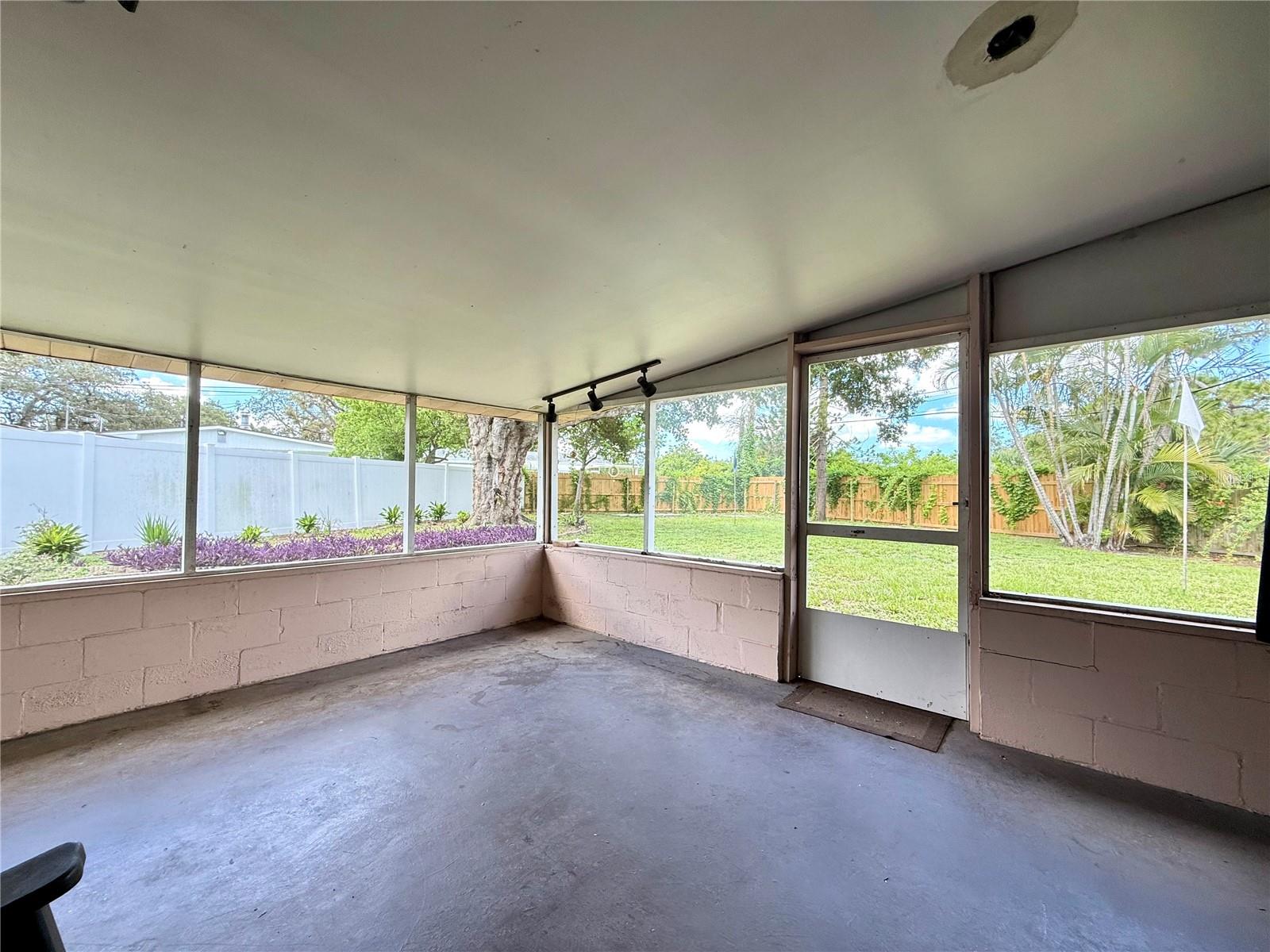 Image 3 of 17 For 6285 52nd Court N