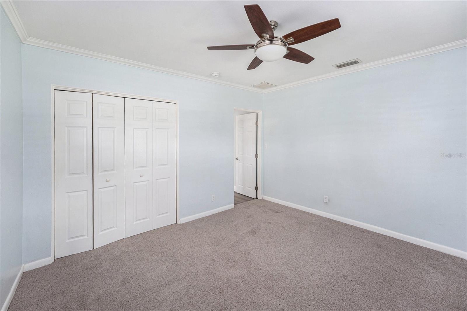 Listing photo id 31 for 1517 60th Street S