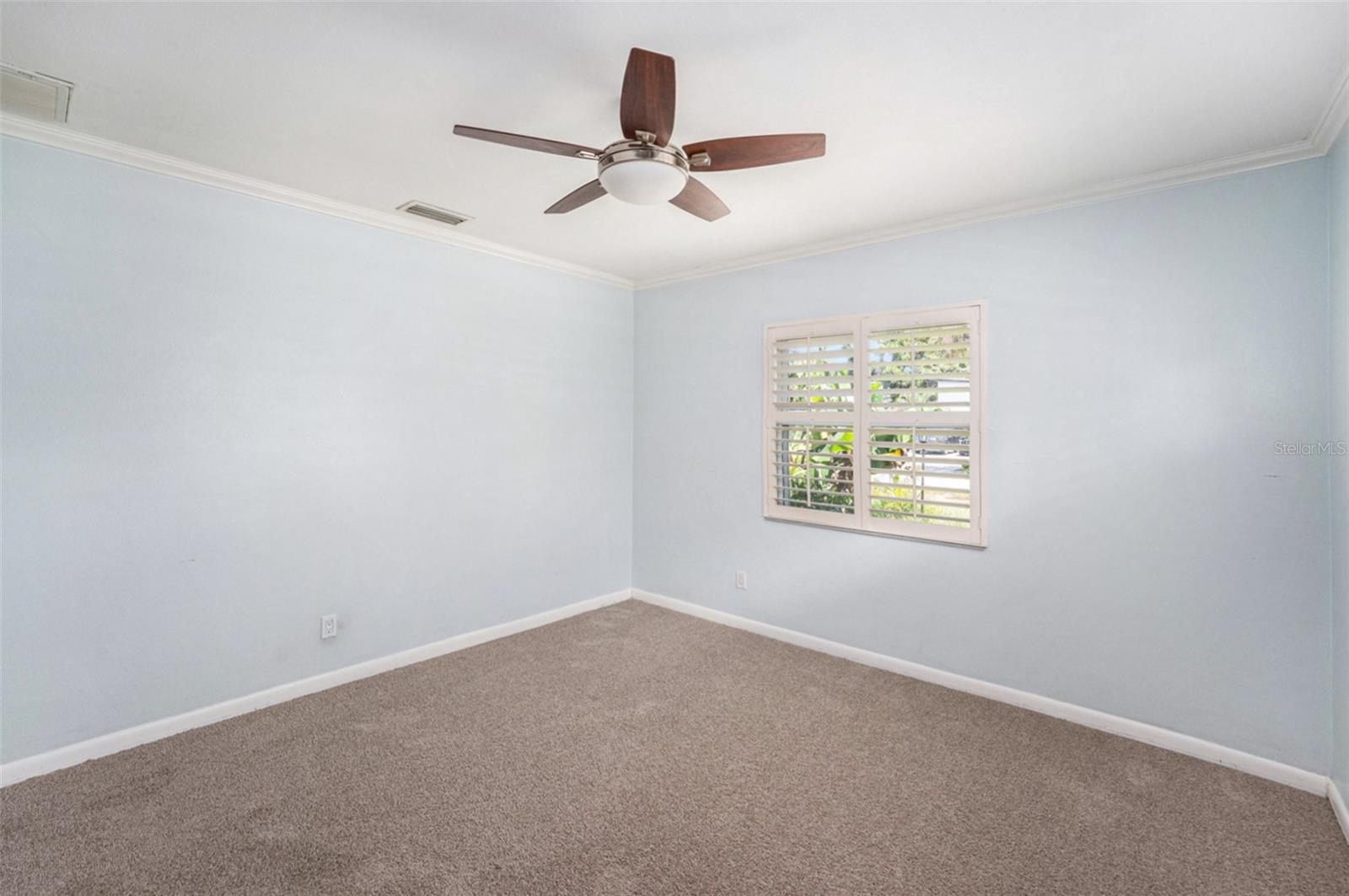 Listing photo id 32 for 1517 60th Street S