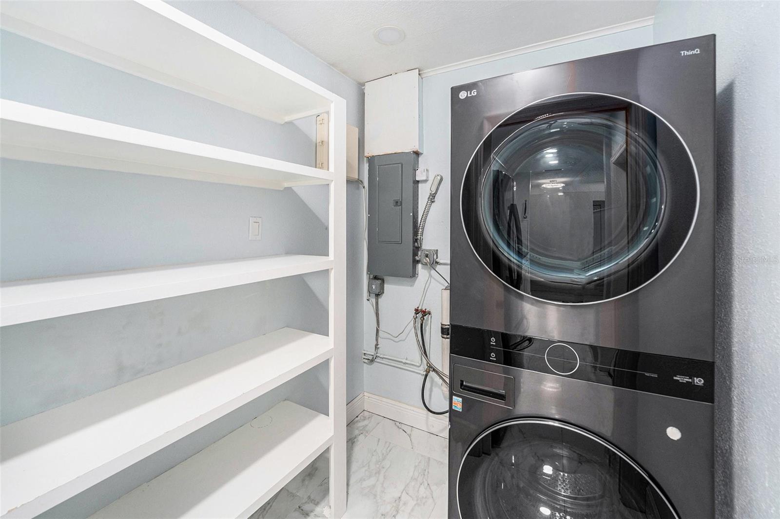 Listing photo id 37 for 1517 60th Street S