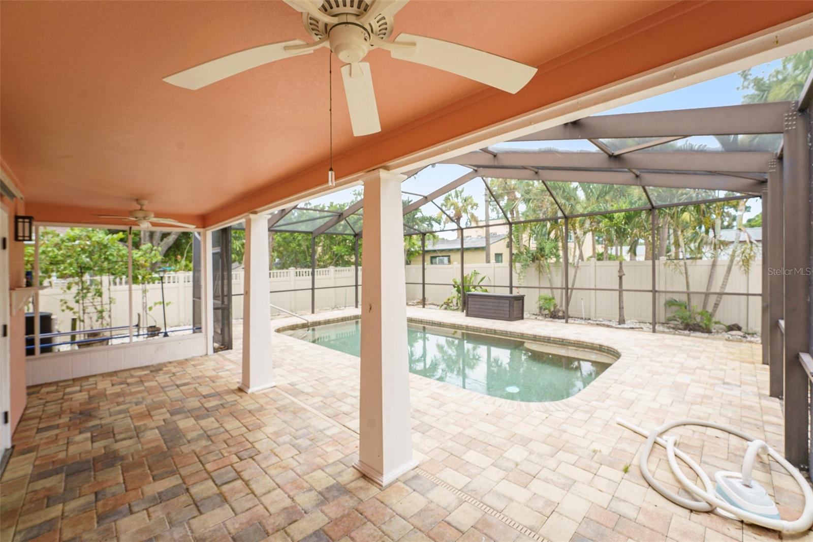 Listing photo id 39 for 1517 60th Street S