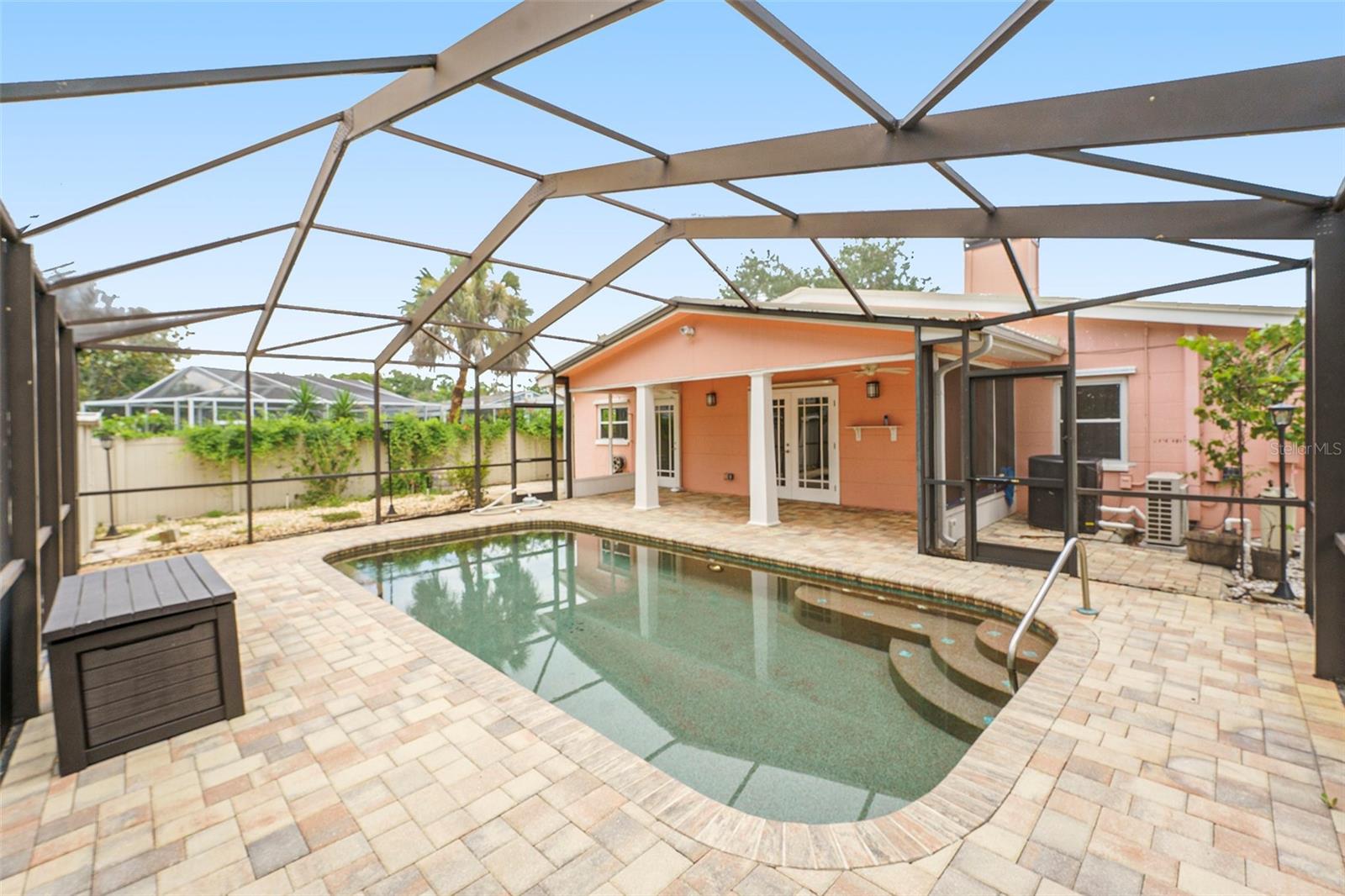 Listing photo id 42 for 1517 60th Street S