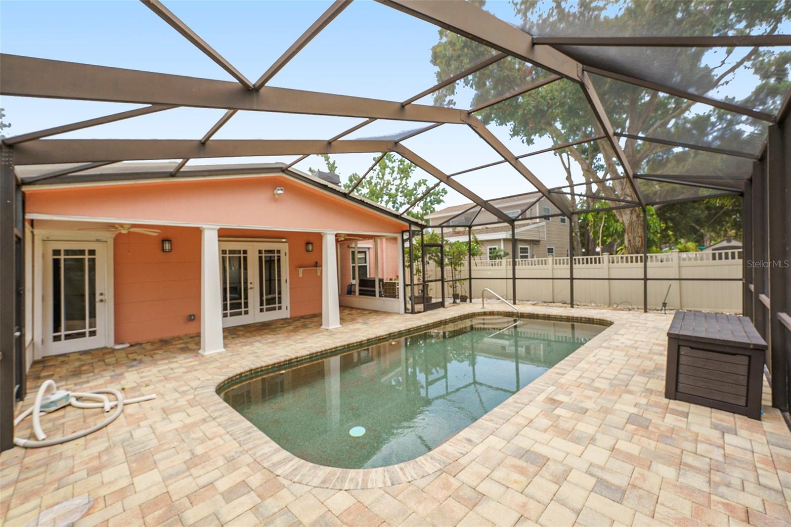 Listing photo id 43 for 1517 60th Street S