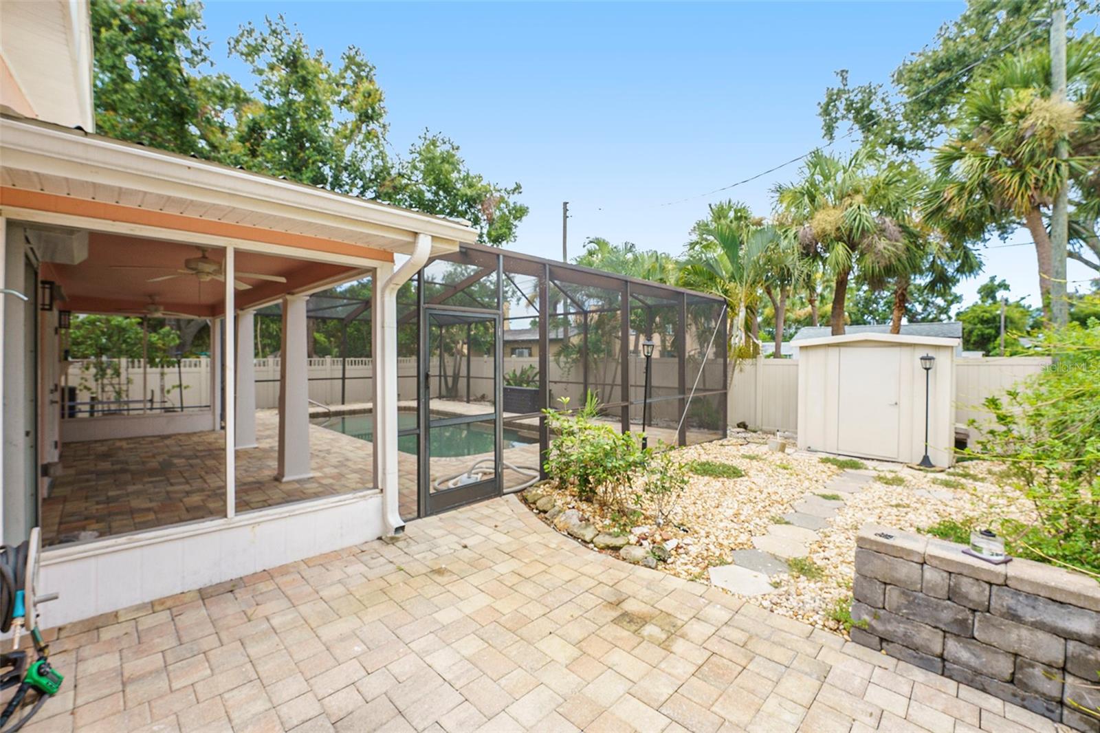Listing photo id 44 for 1517 60th Street S