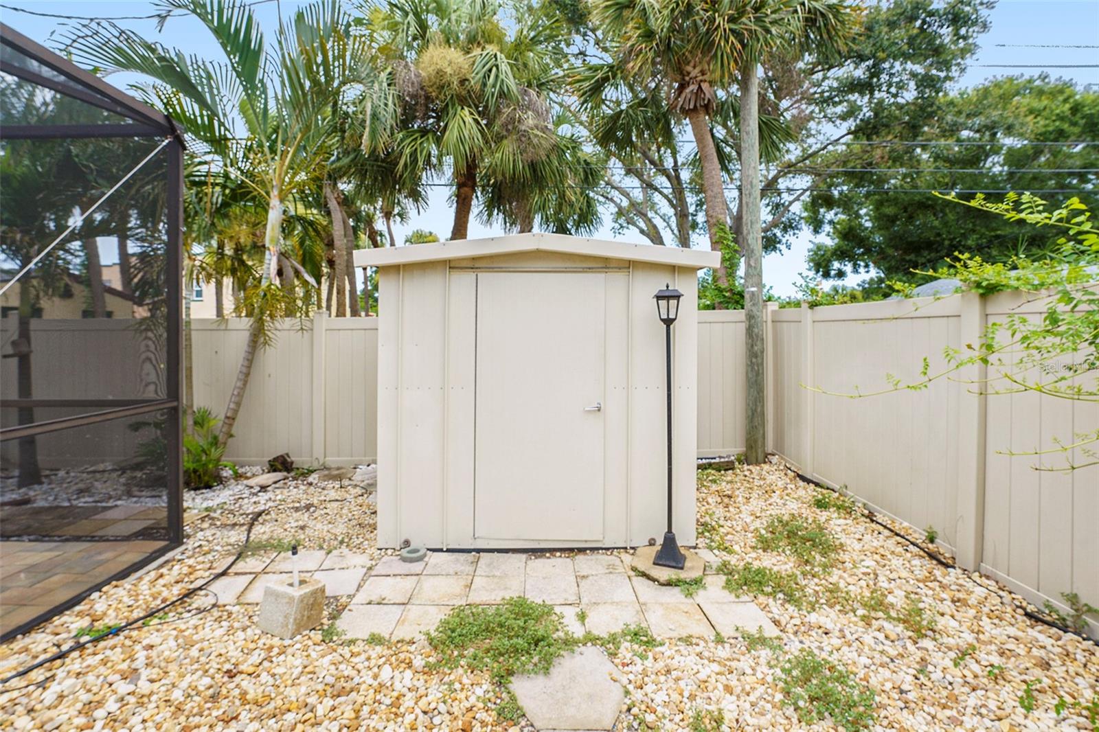 Listing photo id 45 for 1517 60th Street S