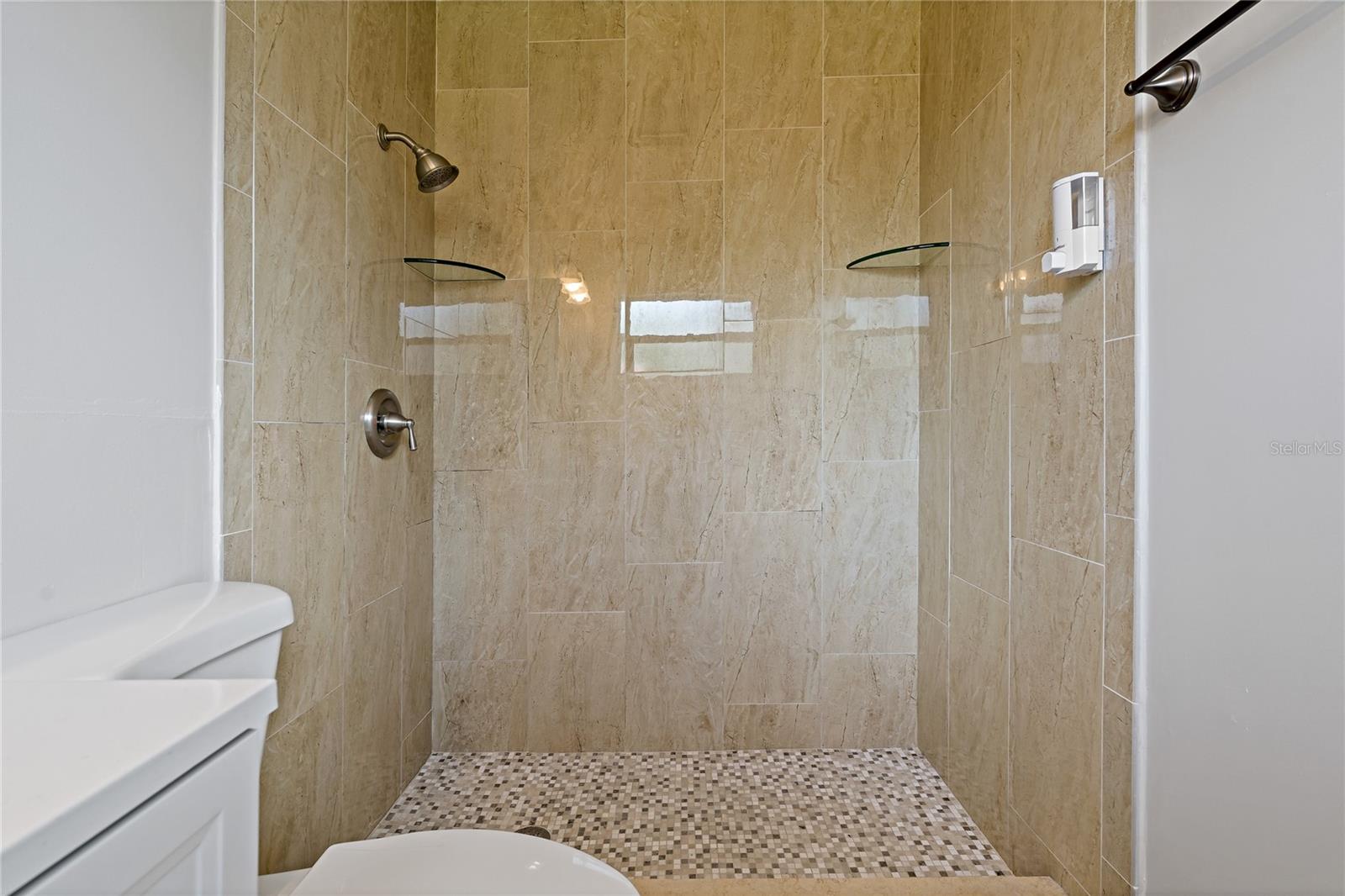 Image 23 of 47 For 2911 Wycombe Way