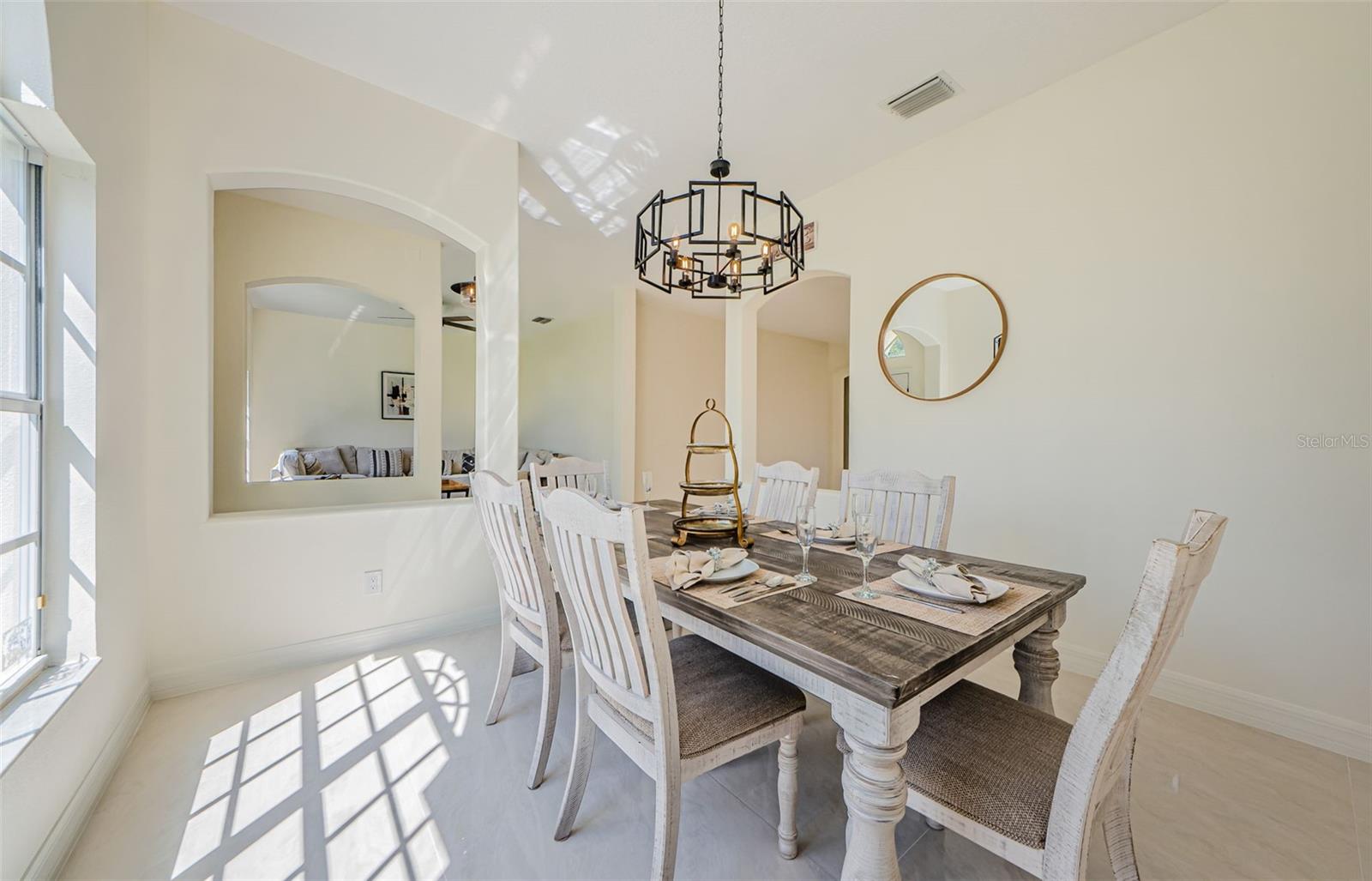Listing photo id 8 for 8604 Herons Cove Place