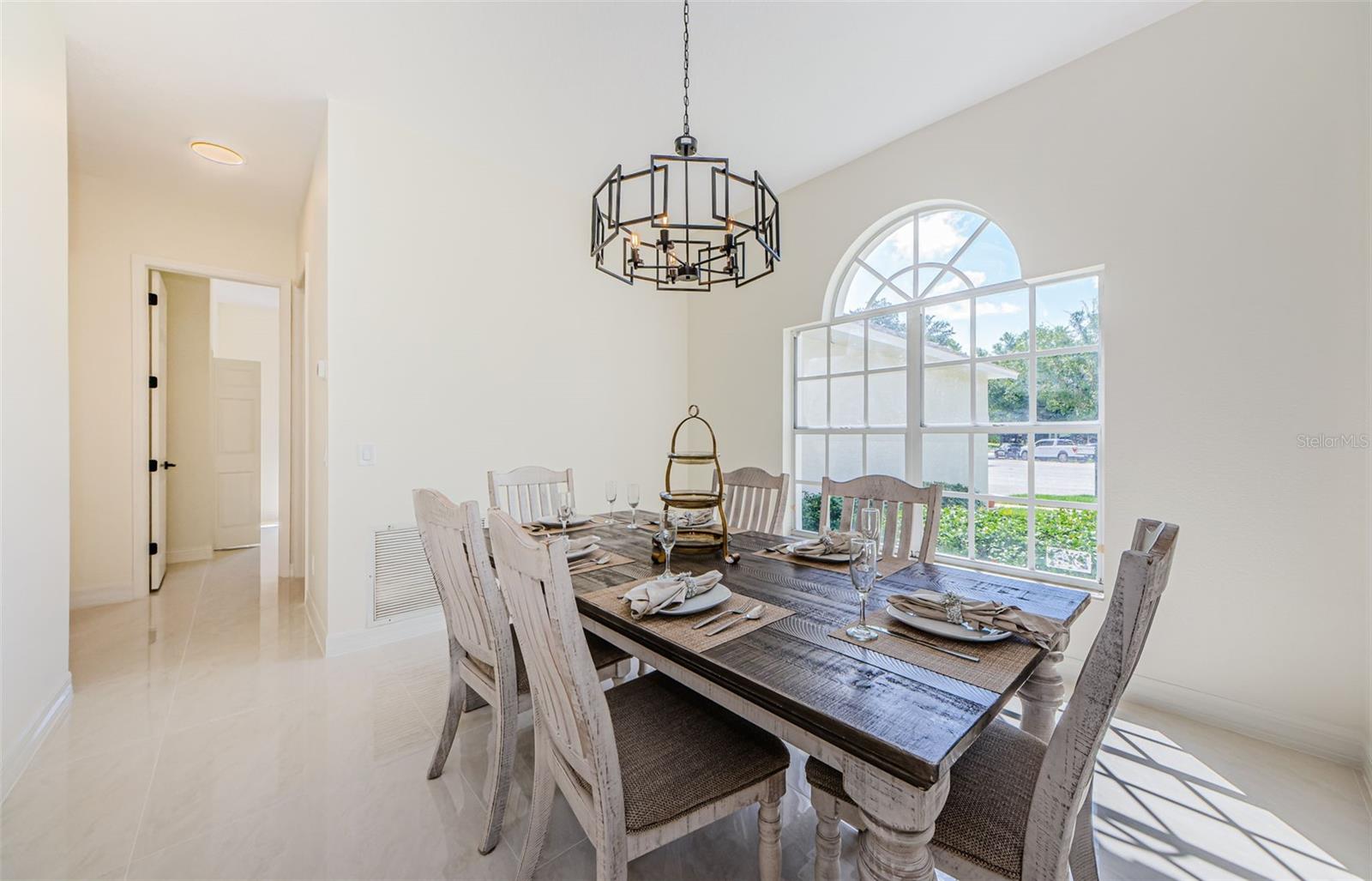 Listing photo id 9 for 8604 Herons Cove Place