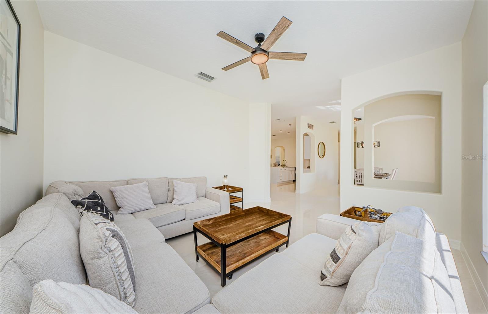 Listing photo id 12 for 8604 Herons Cove Place