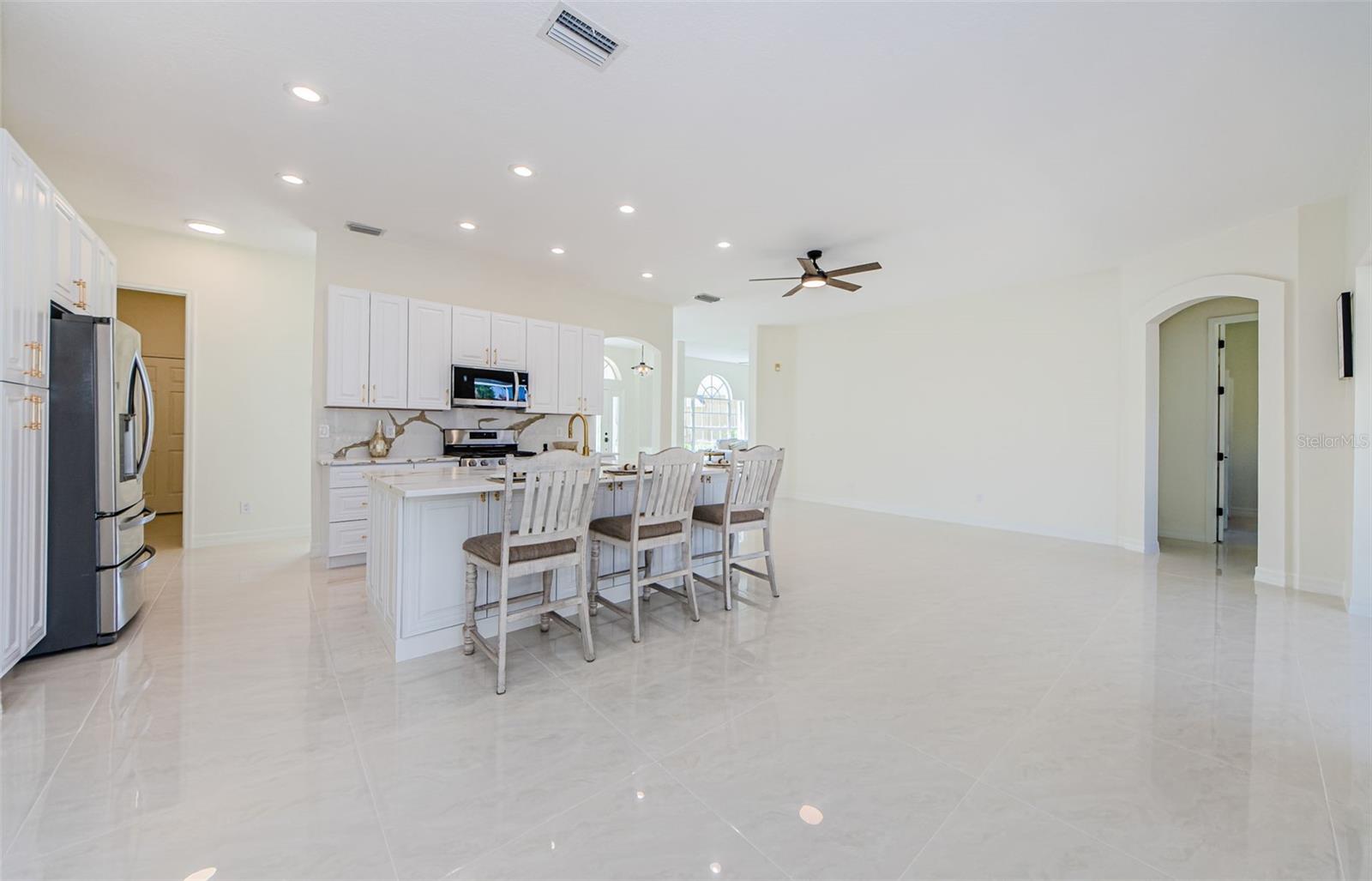 Listing photo id 13 for 8604 Herons Cove Place