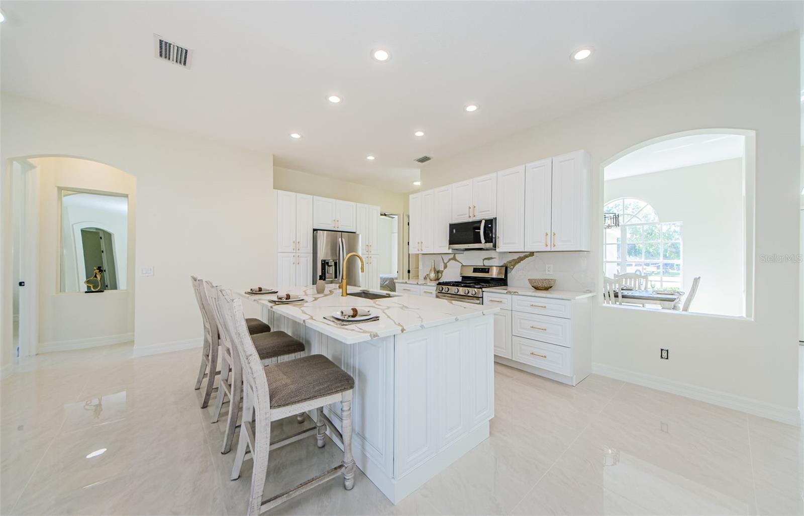 Listing photo id 17 for 8604 Herons Cove Place
