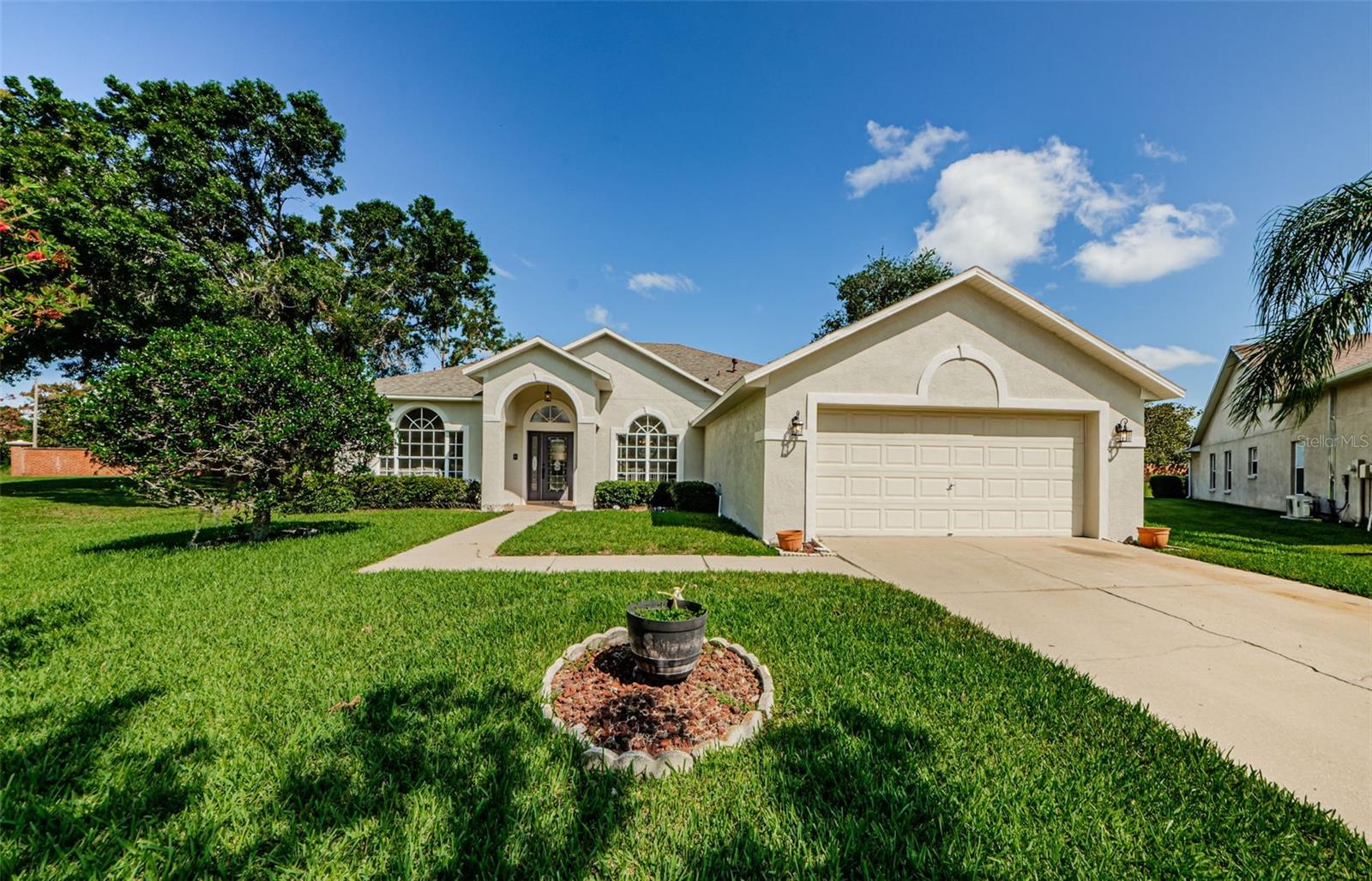 Listing photo id 0 for 8604 Herons Cove Place