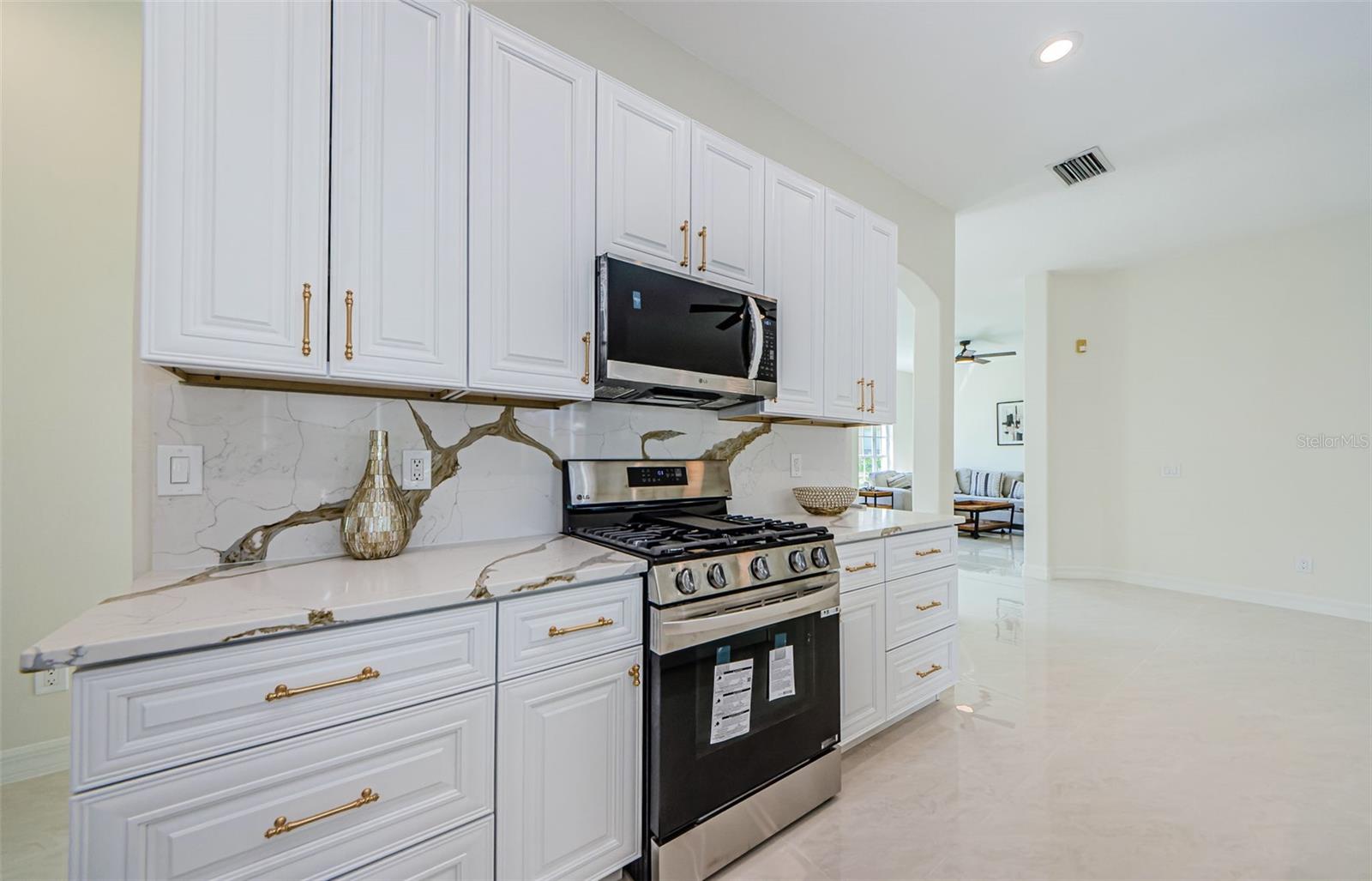 Listing photo id 18 for 8604 Herons Cove Place