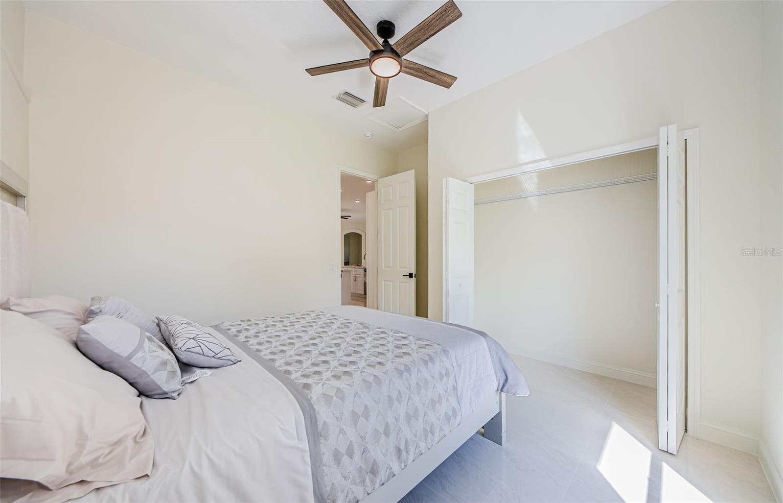 Listing photo id 35 for 8604 Herons Cove Place