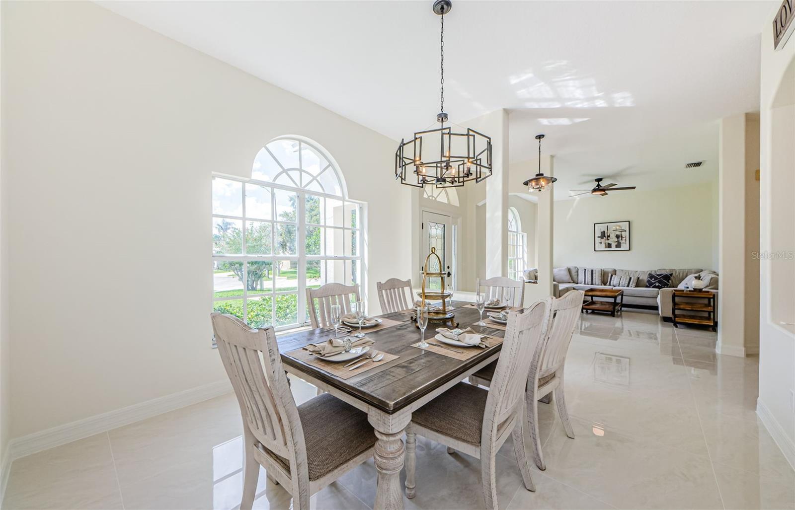 Listing photo id 7 for 8604 Herons Cove Place