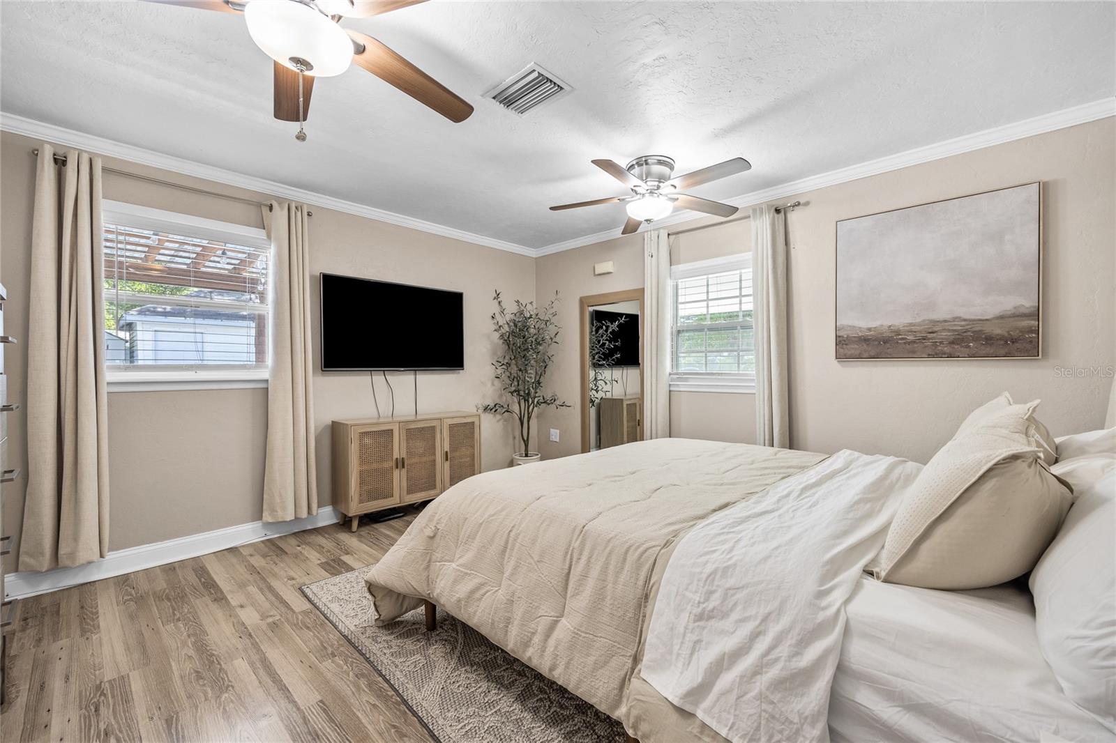 Image 10 of 39 For 400 53rd Street N