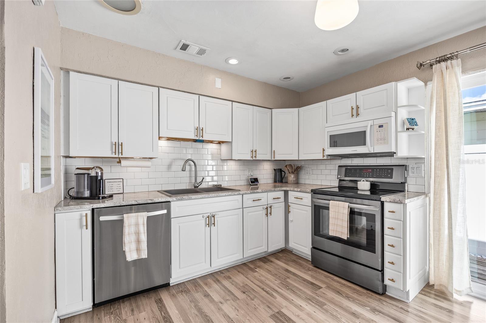 Image 18 of 39 For 400 53rd Street N