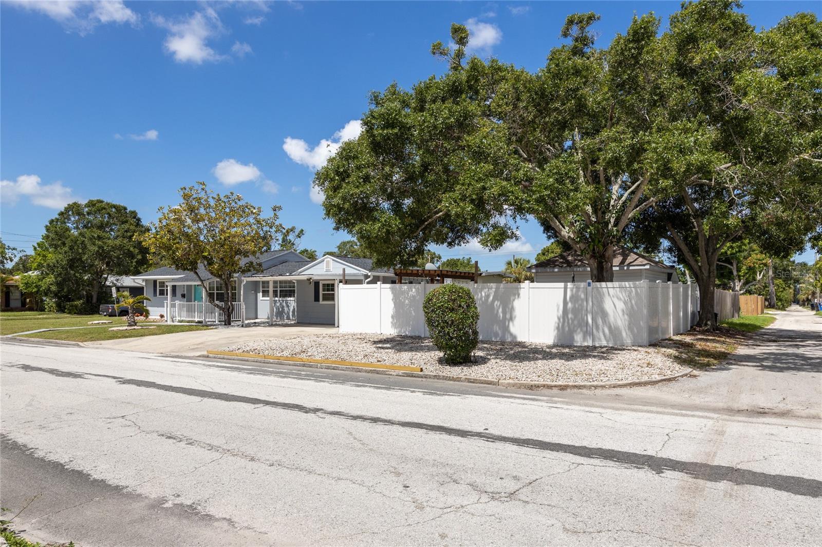 Image 5 of 39 For 400 53rd Street N