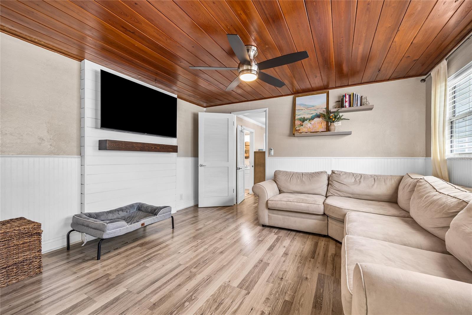 Image 8 of 39 For 400 53rd Street N