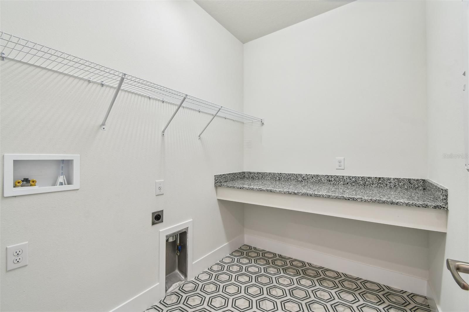 Image 33 of 50 For 719 Allora Avenue